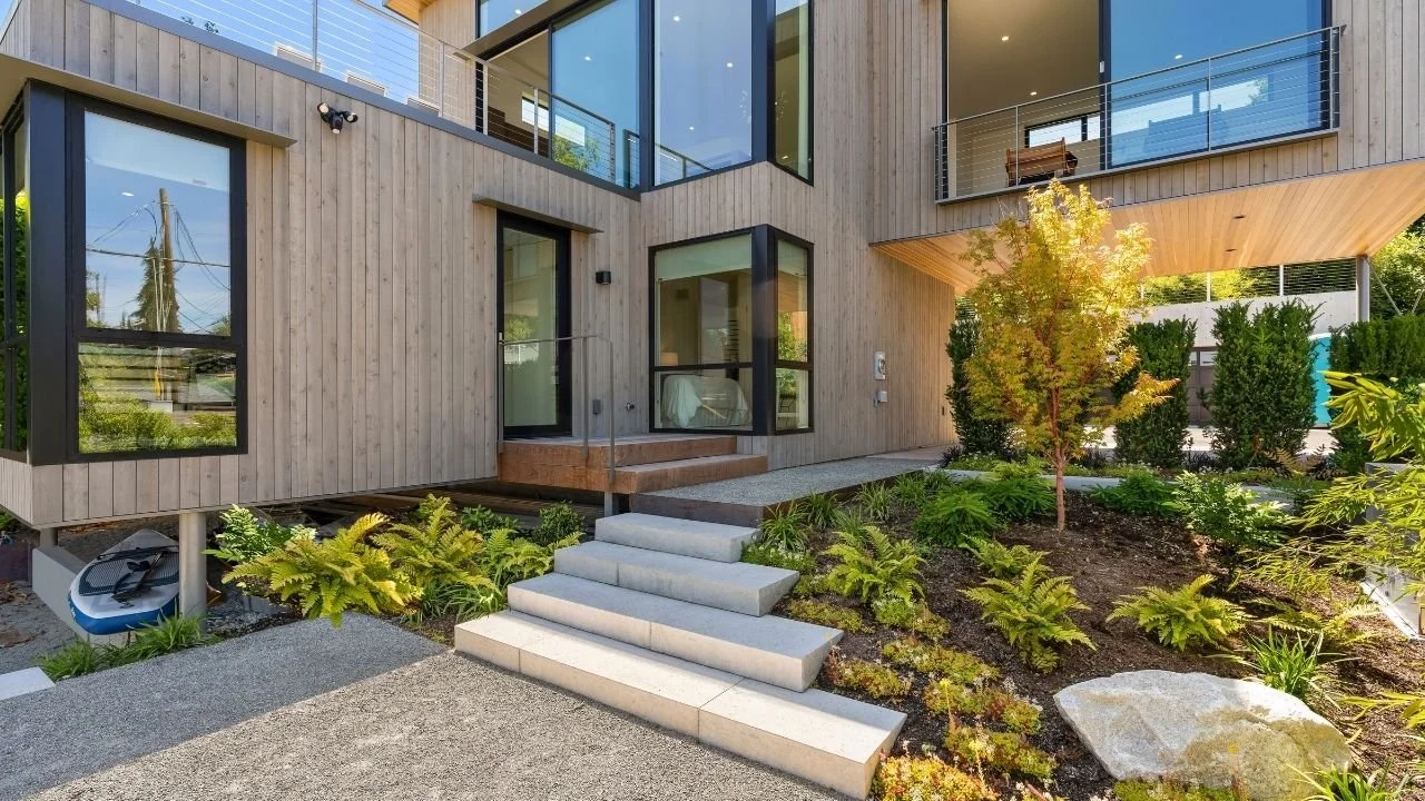 the-barn-portage-bay-landscaped-courtyard-entry.jpg.jpg
