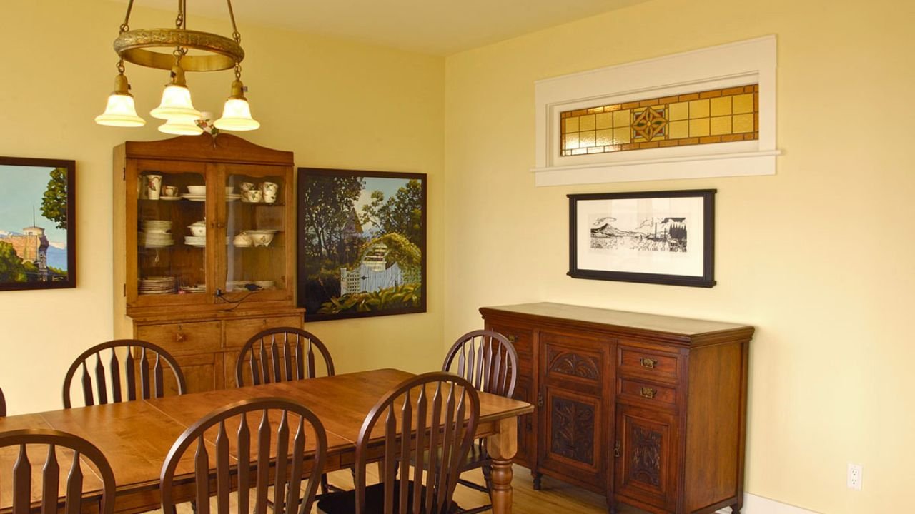 port-townsend-getaway-dining-room-alternate-view.jpg.jpg