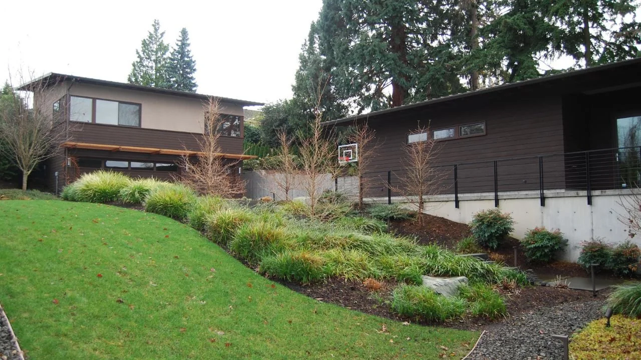 lake-washington-new-home-landscaped-side-elevation.jpg.jpg