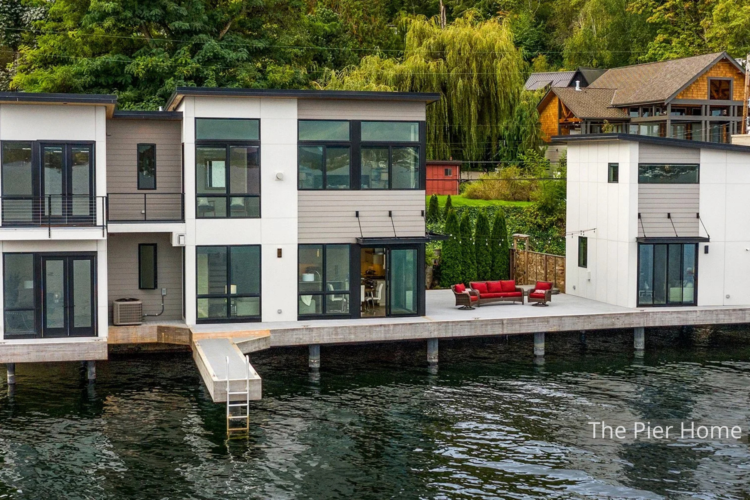 This Lake Washington New Home by ECCO Architecture features a modern waterfront residence designed to maximize lake access and outdoor living. Clean-lined volumes, expansive glazing, and direct dock connections create a seamless relationship between 