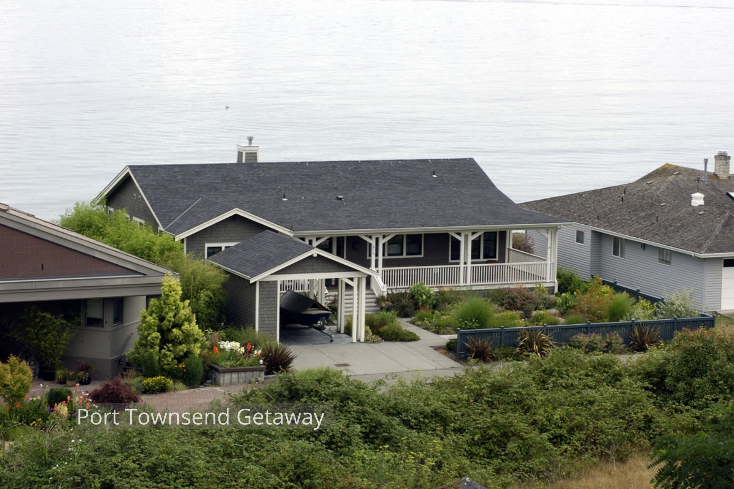 The Port Townsend New Home by ECCO Architecture reinterprets classic Cape Cod design through a Pacific Northwest lens. Clean rooflines, covered porches, and coastal-inspired materials create a warm, welcoming retreat overlooking the water. This desig