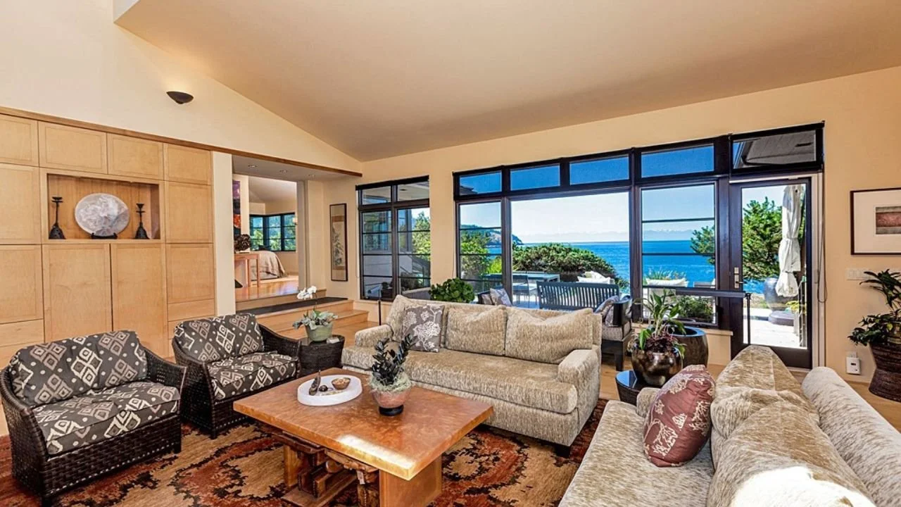 san-juan-islands-friday-harbor-waterfront-living-room.jpg