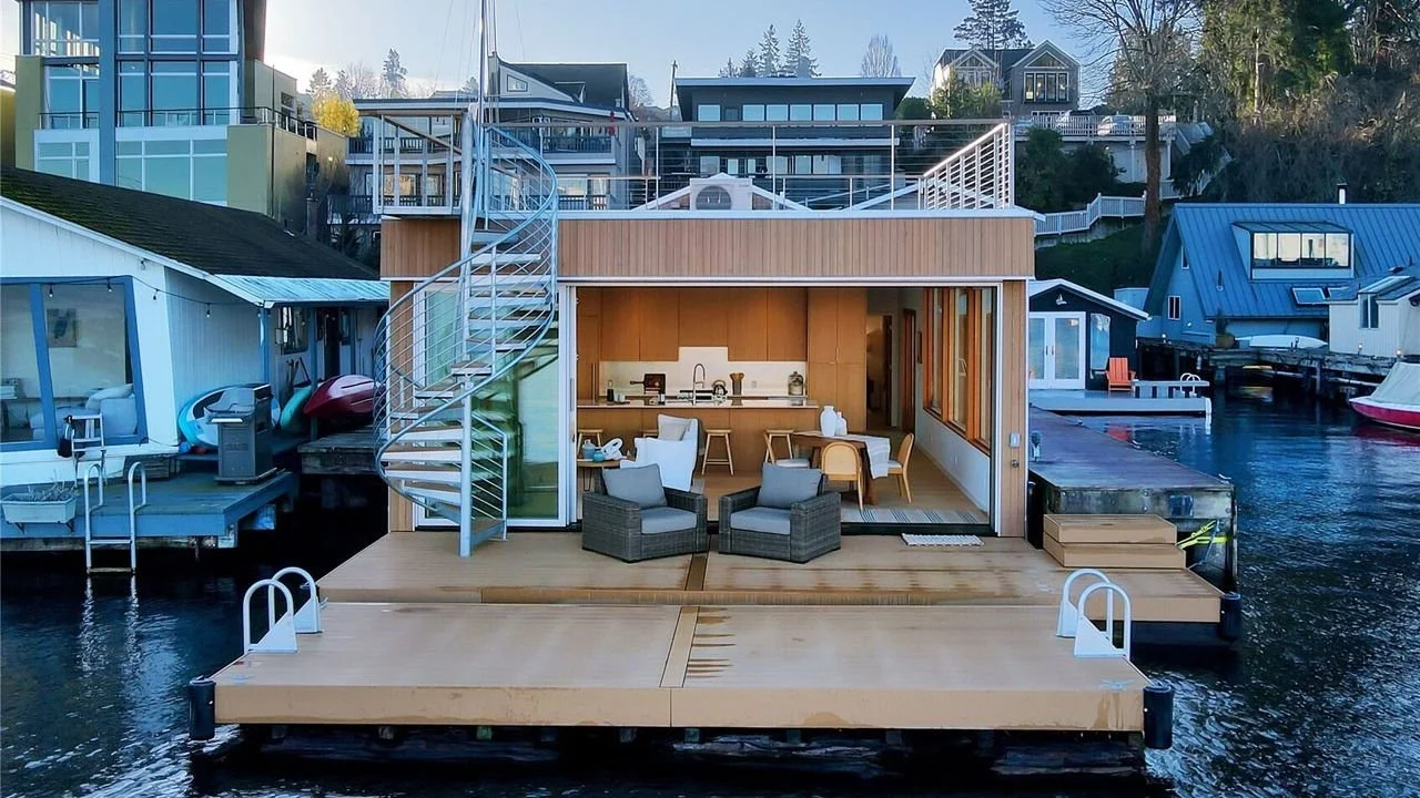 furhman-floating-home-dockside-exterior-full-view.jpg.jpg