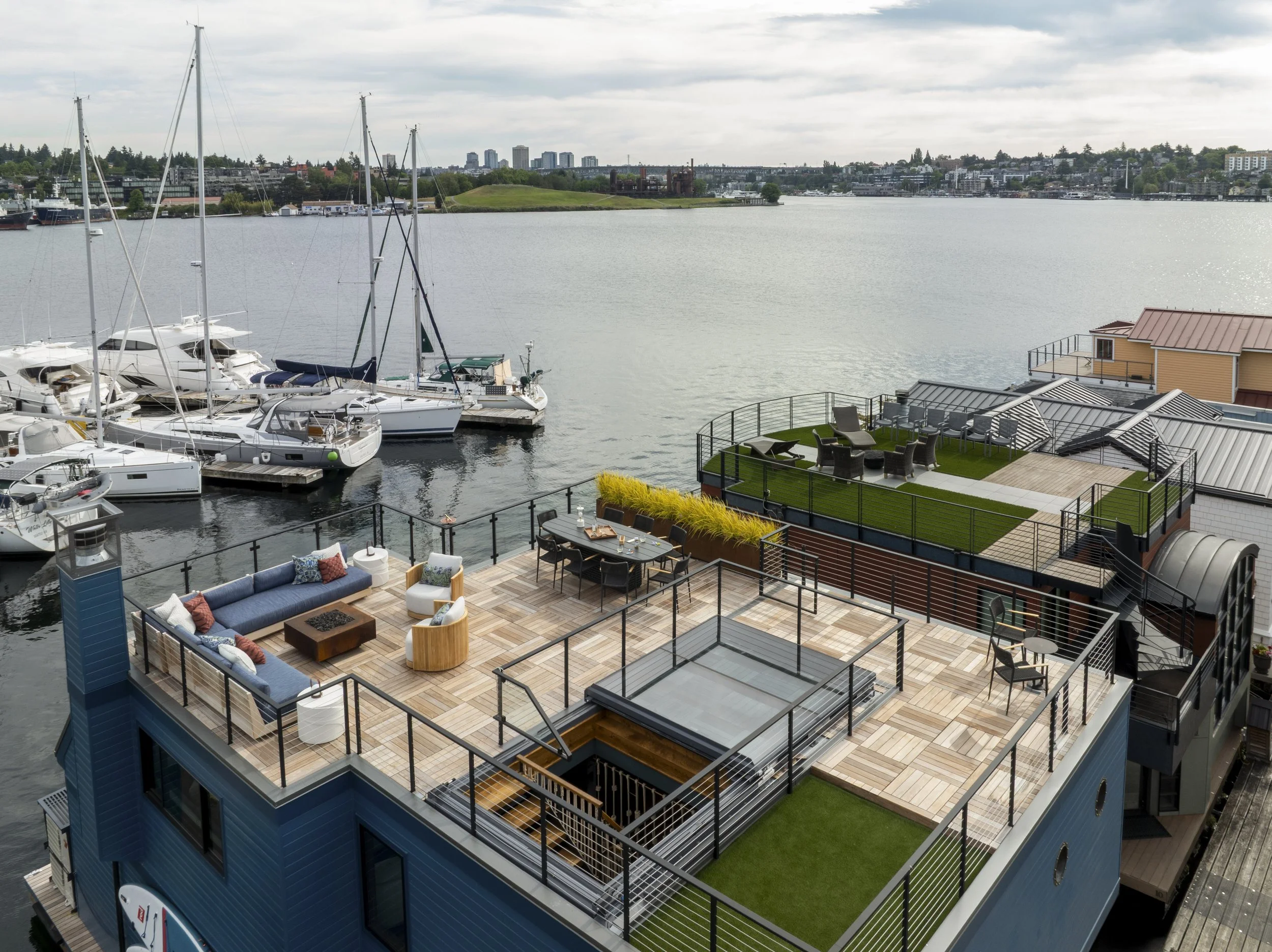 Nesika Chuck Floating Home | Seattle, WA

Rooftop deck designed for entertaining with panoramic views from Gas Works Park to the Seattle skyline.