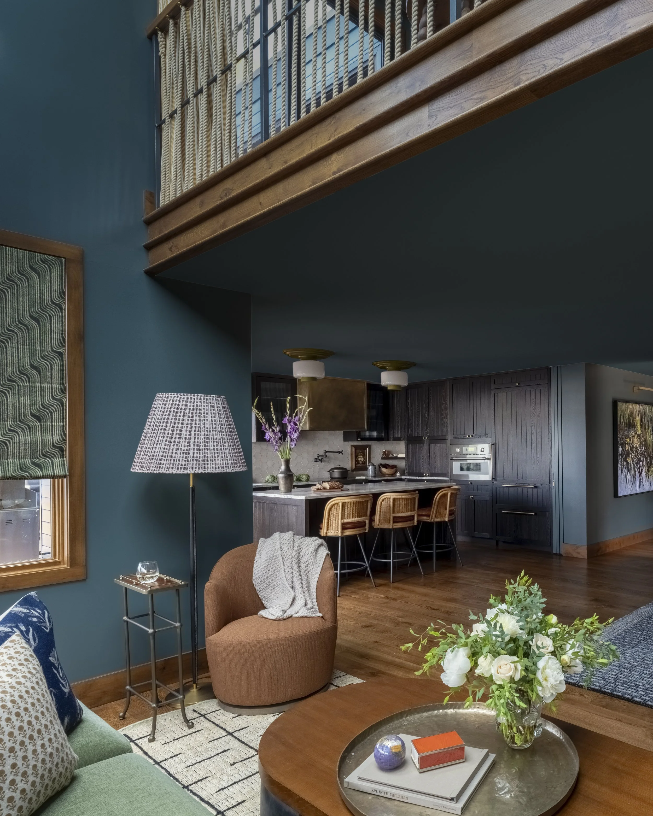 Nesika Chuck Floating Home | Seattle, WA

Open living space with warm wood ceilings, bold interior palette, and waterfront glazing maximizing light and lake views.