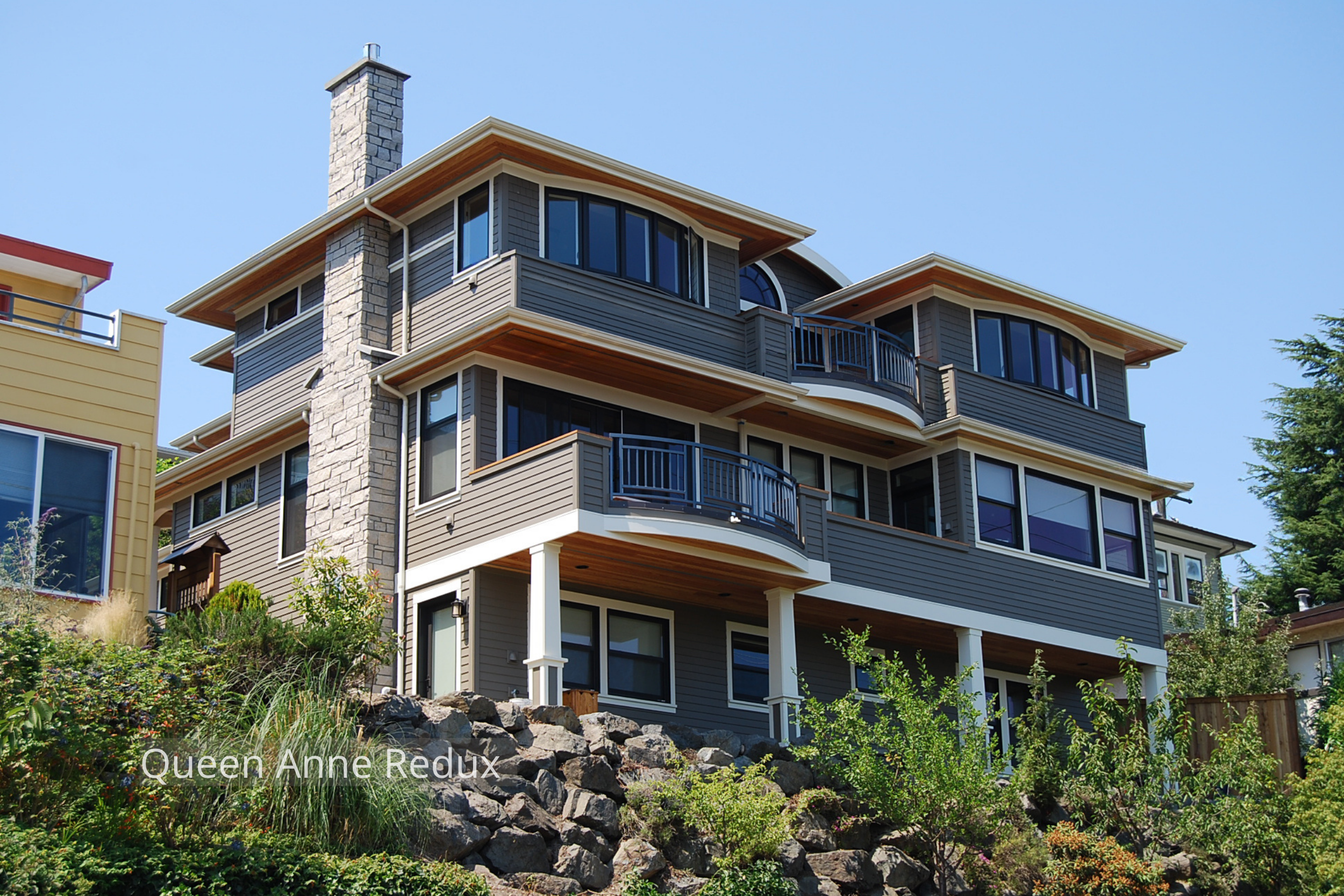 The Queen Anne New Home by ECCO Architecture maximizes its sweeping views of Lake Union and Downtown Seattle with a curved upper deck designed for relaxation and connection. This elevated outdoor space blends Craftsman-inspired detailing with contemp