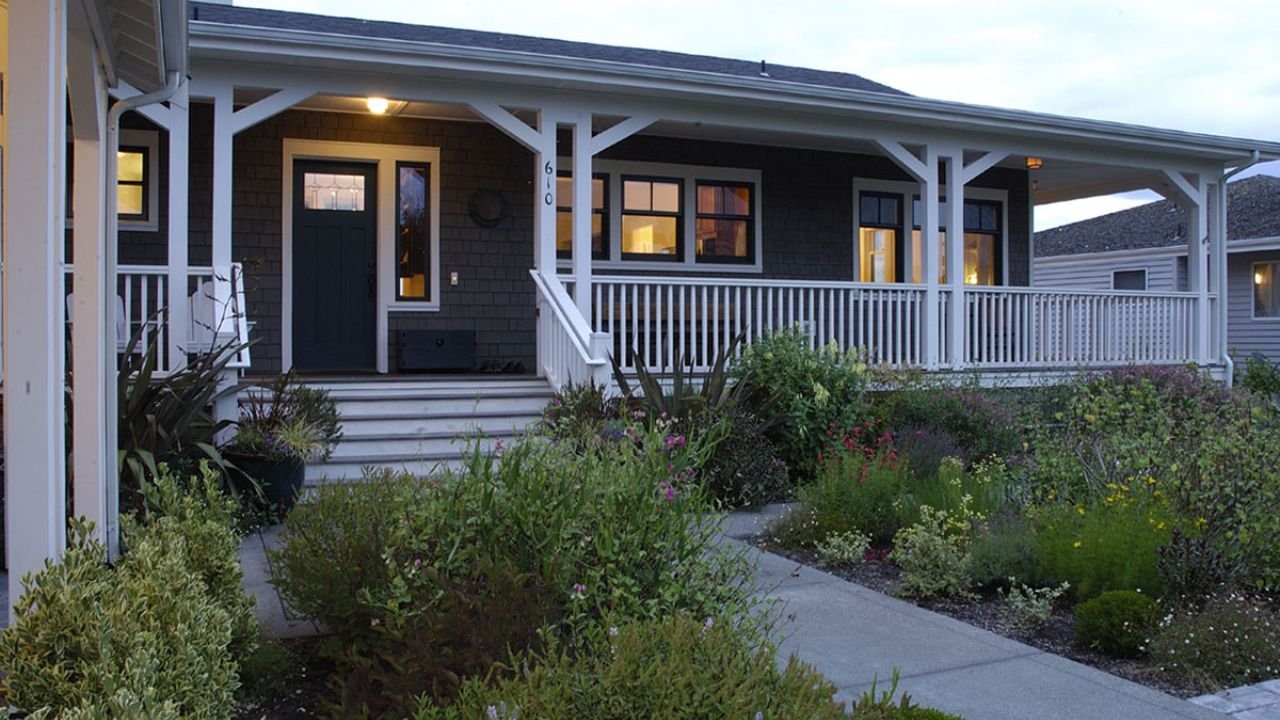 port-townsend-getaway-covered-entry-coastal-garden.jpg.jpg