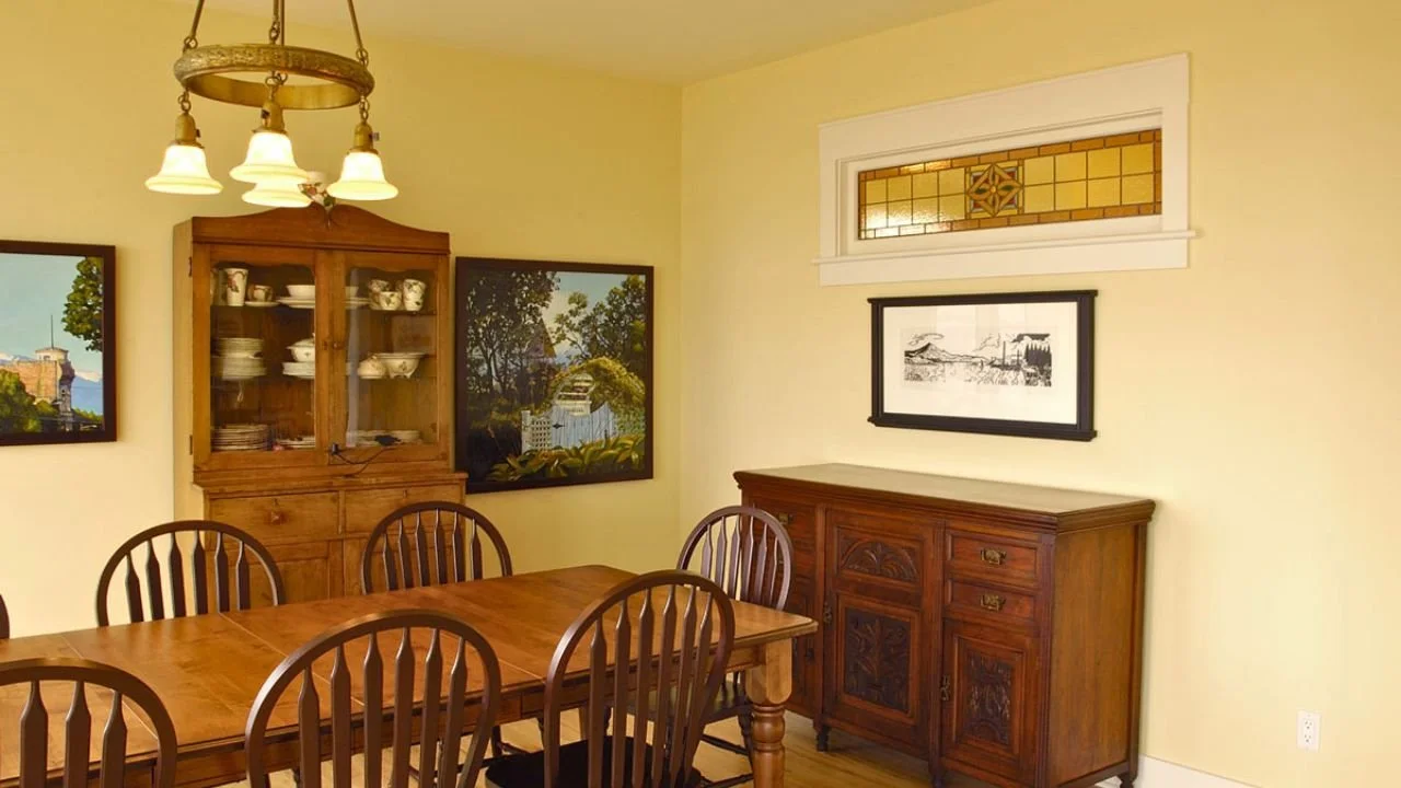 port-townsend-getaway-traditional-dining-room.jpg.jpg