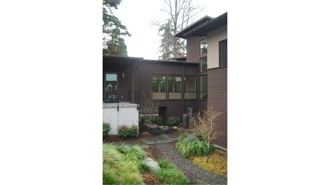 lake-washington-new-home-landscaped-interior-courtyard.jpg.jpg
