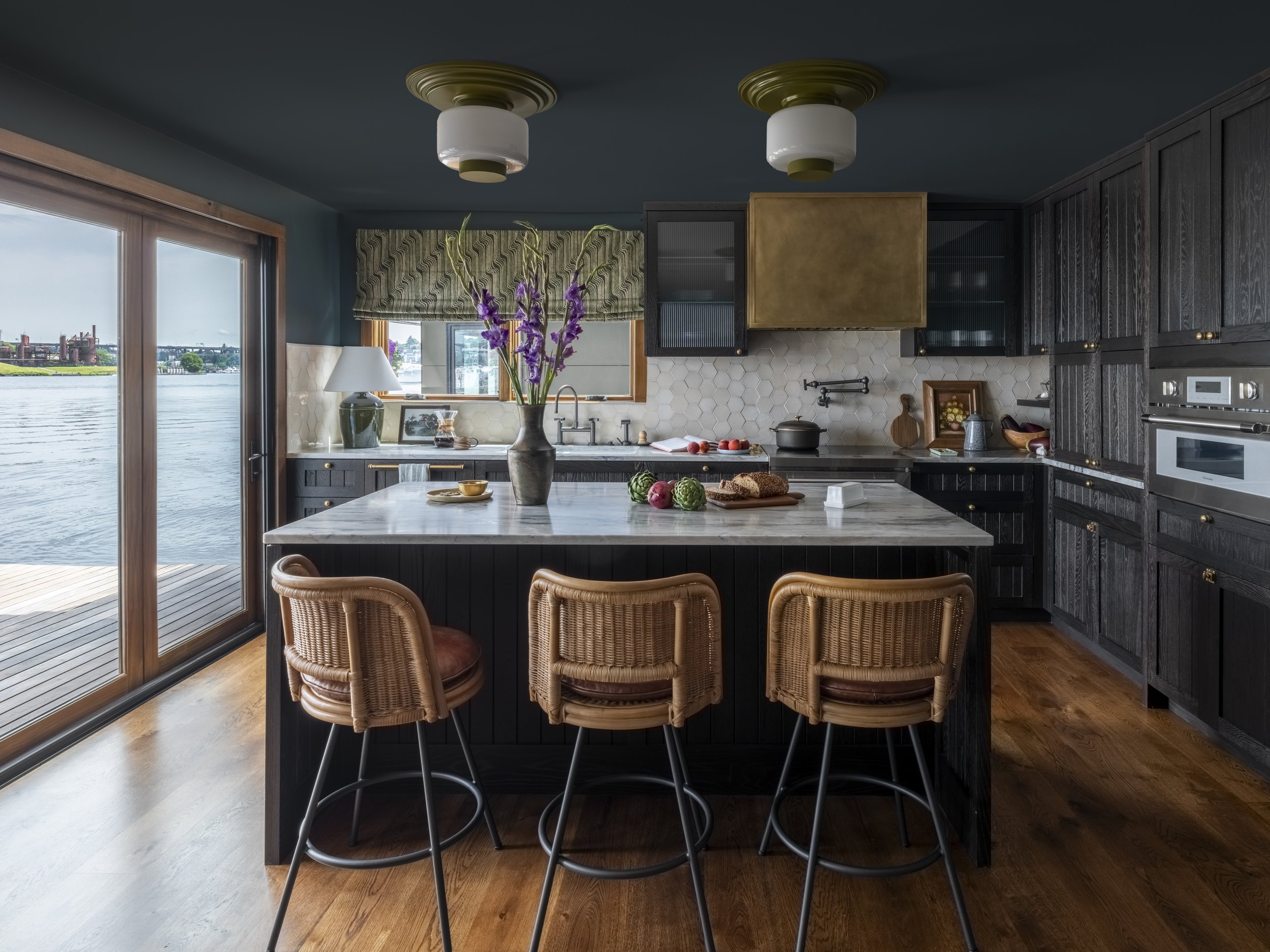 Nesika Chuck Floating Home | Seattle, WA

Open-concept kitchen with oversized island, woven bar stools, and rich finishes designed for gathering in this Seattle floating home remodel.