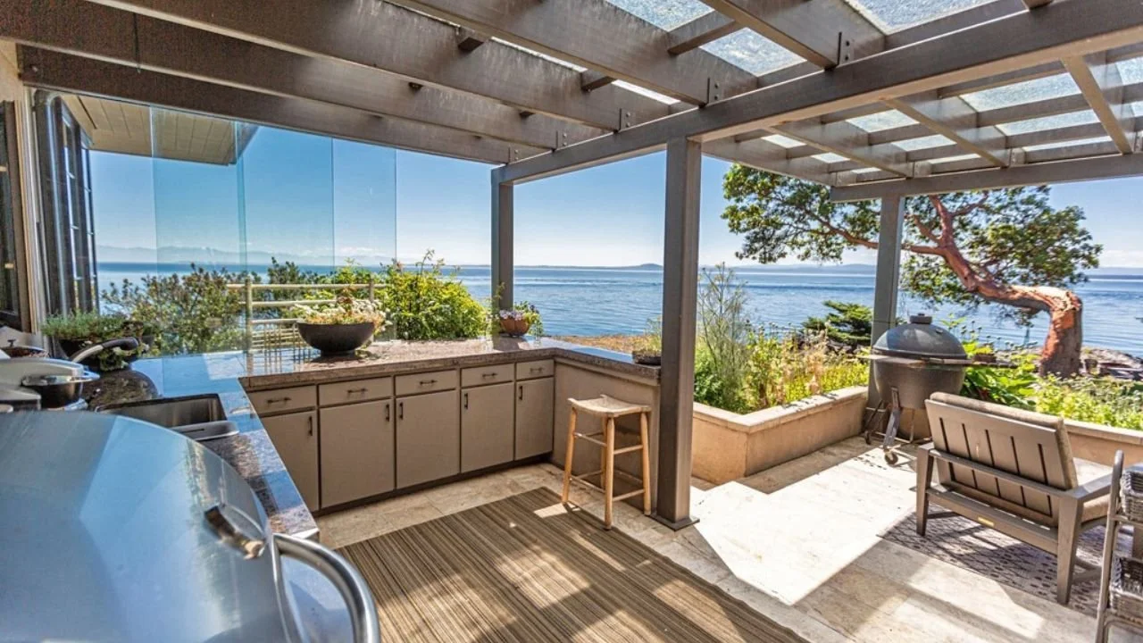 san-juan-islands-friday-harbor-covered-outdoor-lounge.jpg