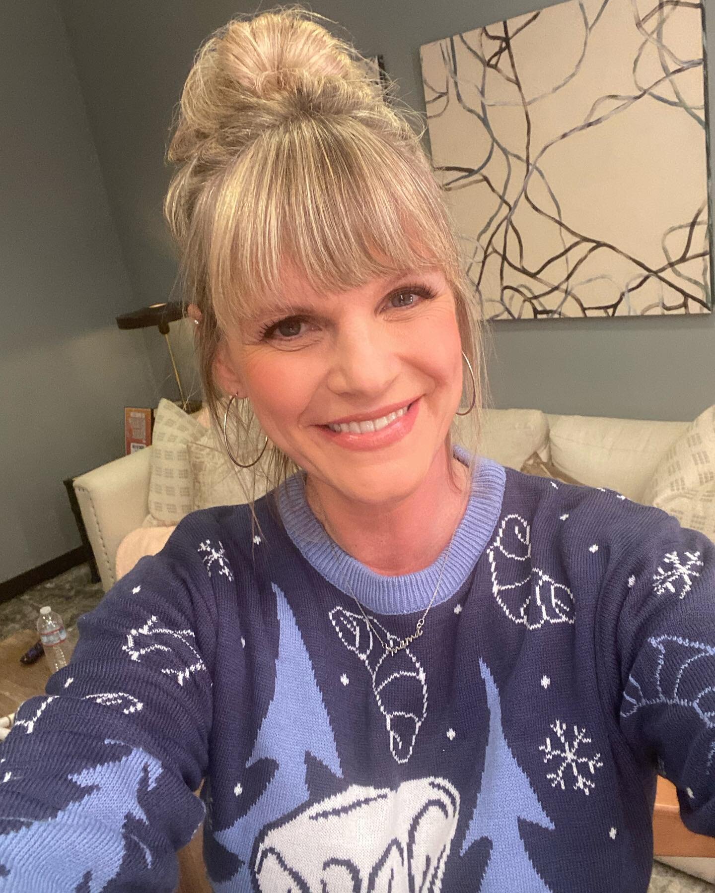 Check out the @jenniferhudsonshow today to see the big reveal of this @pillsbury Ugly Holiday Sweater 💙🤍 (and how to get one!!) I&rsquo;ll also be sharing some SUPER easy and yummy holiday treats to impress guests with over the holidays.  All with 