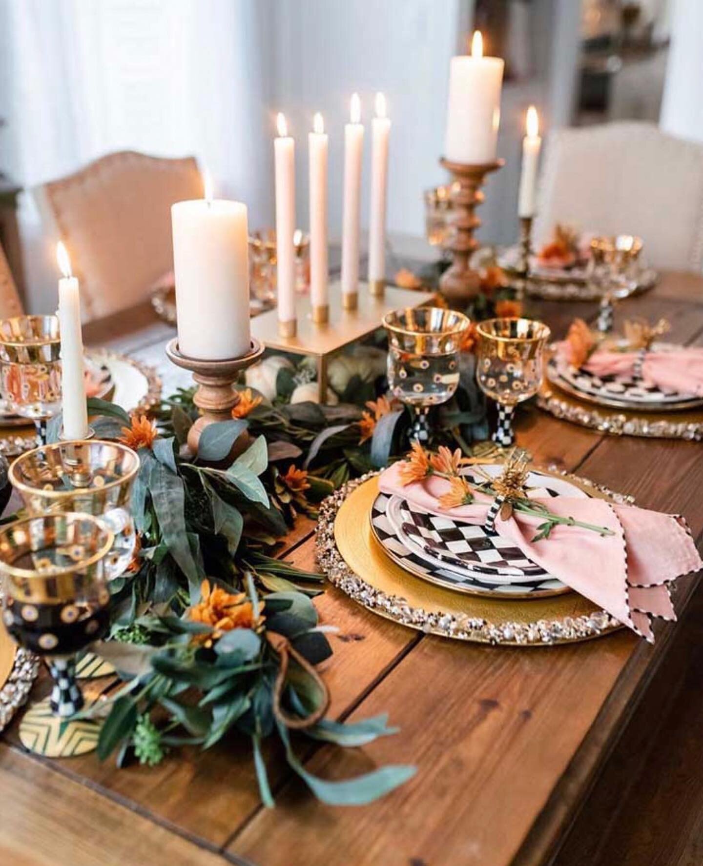 Thanksgiving is my all-time favorite holiday ❤️✨Thought I&rsquo;d share some holiday tablescapes that are inspiring me this season. I especially love the electric blue table runner used by @annabode &ndash; all about mixing the traditions up with som