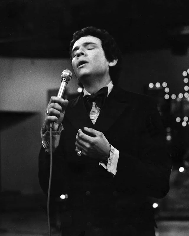 Descansa en paz Pr&iacute;ncipe 🖤Gracias por tu voz y por compartirnos tu talento. Gracias por ser una gran influencia en mi m&uacute;sica. .
.
.
.
.
#ripjosejose #josejose #elprincipedelacancion