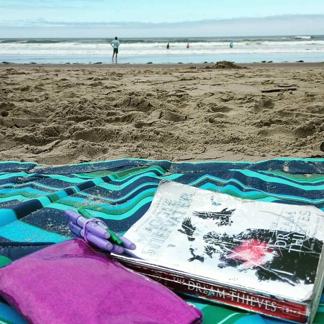 Spending a day at the beach with my favorite boys (and girls!) Season 2 is almost over, and oh my gosh the last few chapters are a doozy! Where were you the first time you read The Dream Thieves?
#theravencycle #thedreamthieves #ronanlynch #maggiesti