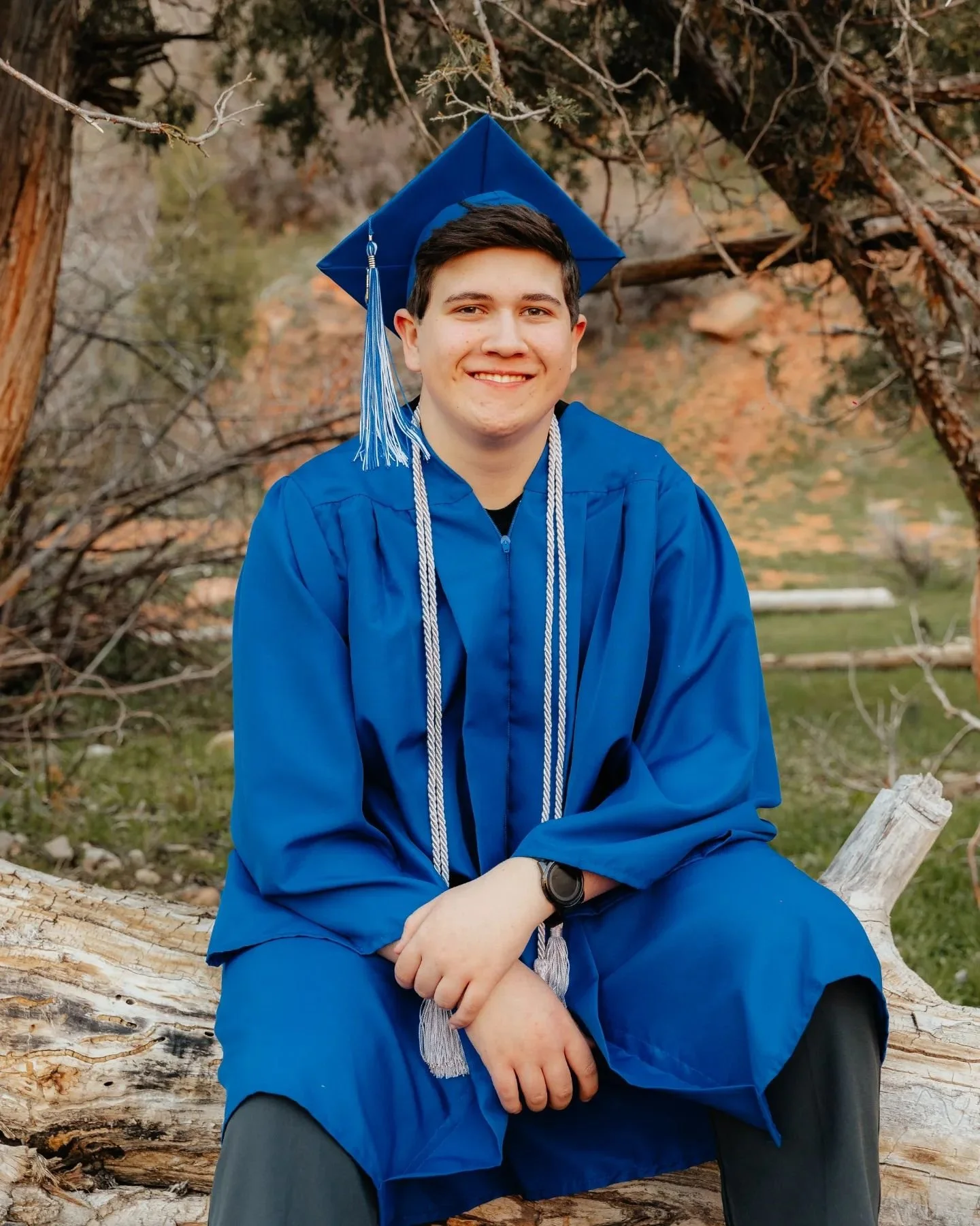 Being an older sibling is kinda weird sometimes when you get to see each of your other siblings graduate high-school and you realize that your youngest brother is the last one 😭 @dcoulson06 totally killed it with his graduation photos and I'm so pro