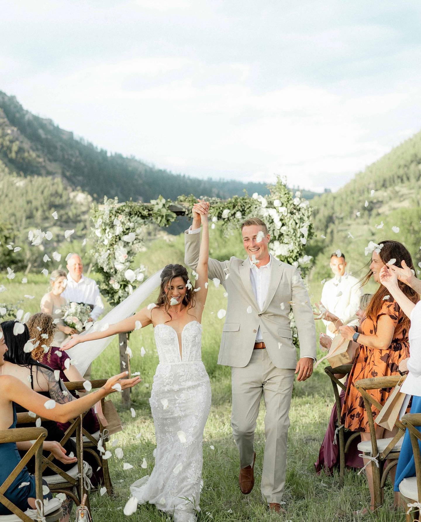 Micro backyard wedding dreams ✨

Catering: @chefsarahduncan 
Rentals: @montanapartyrentals