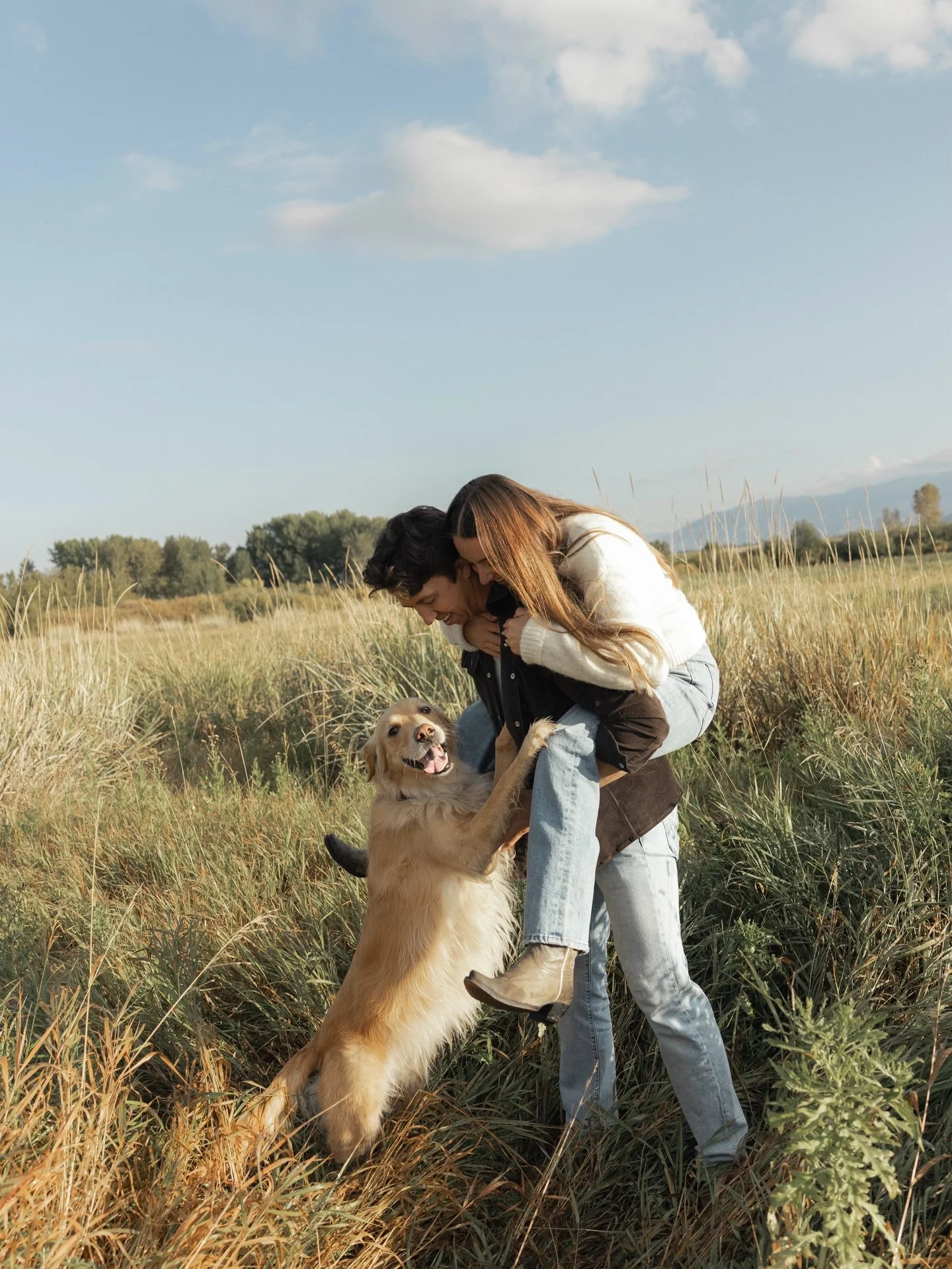 A perfect morning chasing the sunrise together with your dogs right alongside you. 🥹🫶🏼🤍