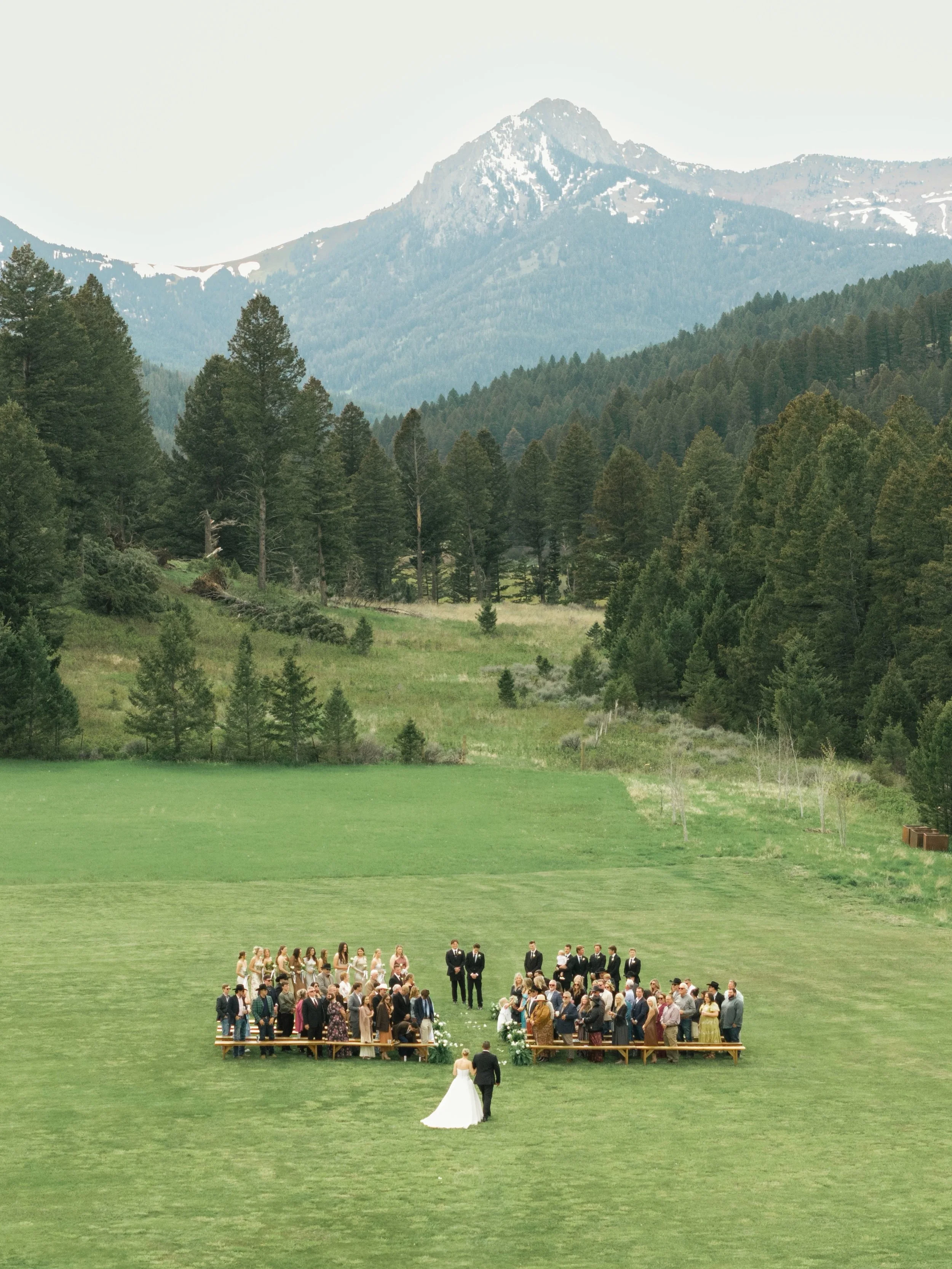 May 23, 2026 🥂🤍
Sara &amp; Wyatt&rsquo;s dreamy Montana wedding!!

Catering: @justatastebozeman 
Cake: @cakesbylauranewhouse 
Rentals: @montanaharvesttables @gallatineventrental Venue: @hardscrabbleranch 
DJ: @sky_dj_ent