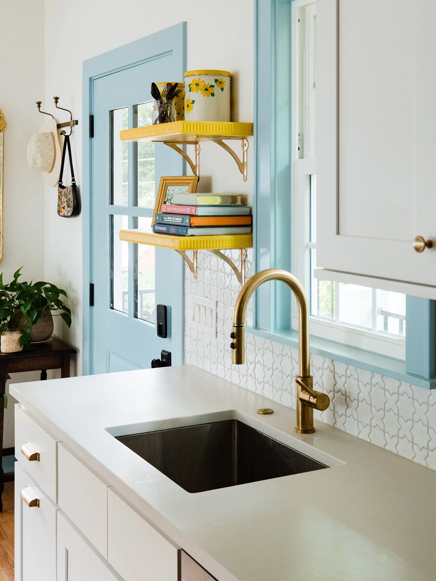 4527AveC-kitchen2.jpg