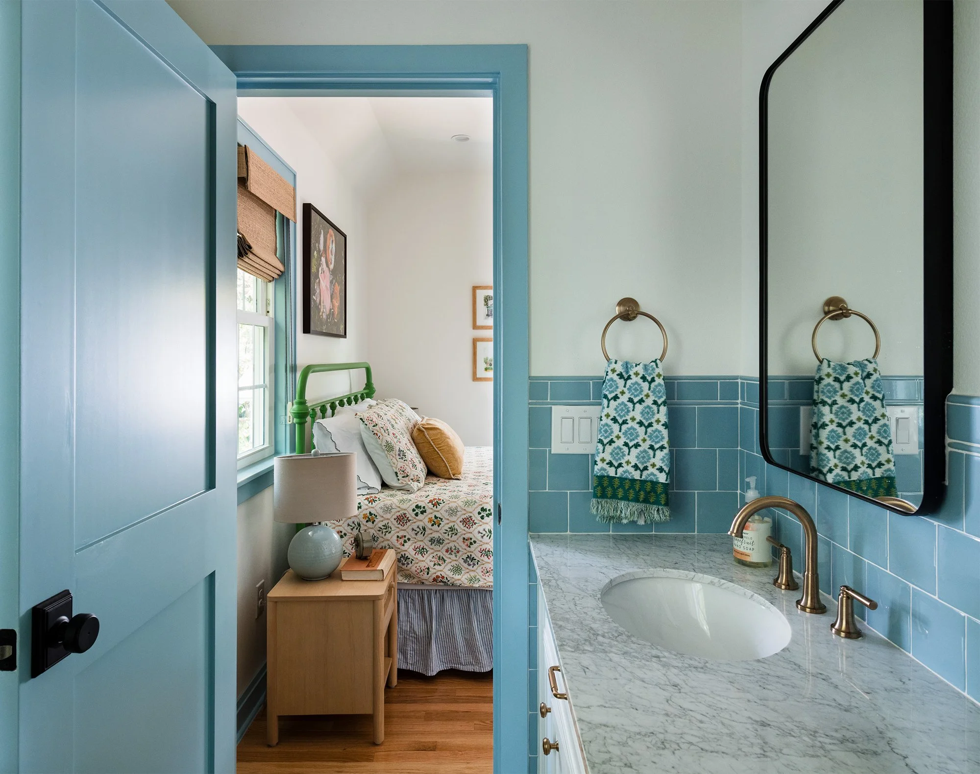 4527AveC-bath1jpg.jpg