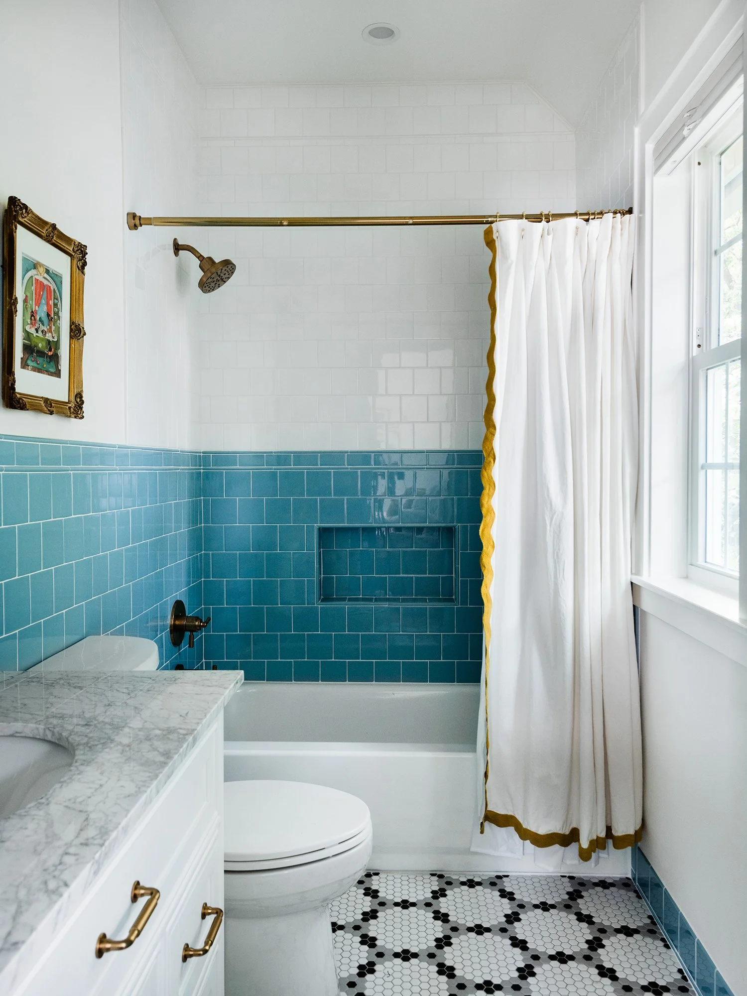 4527AveC-bathroom2.jpg