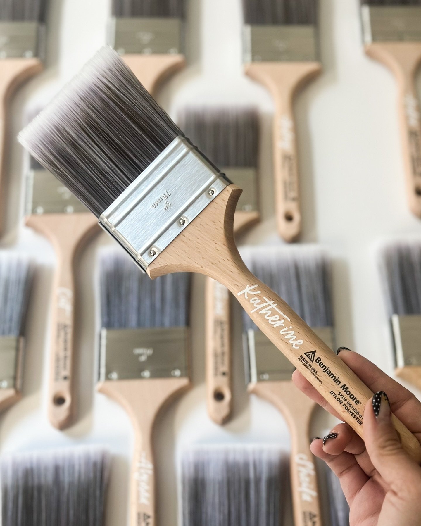Brushing up on how to be a functioning human after the long weekend&hellip; 🙃🖌️ 

Loved these custom paintbrushes for a @benjaminmoore event from a few weeks back! (Also found it amusing painting large brushes with a tiny one 😂)