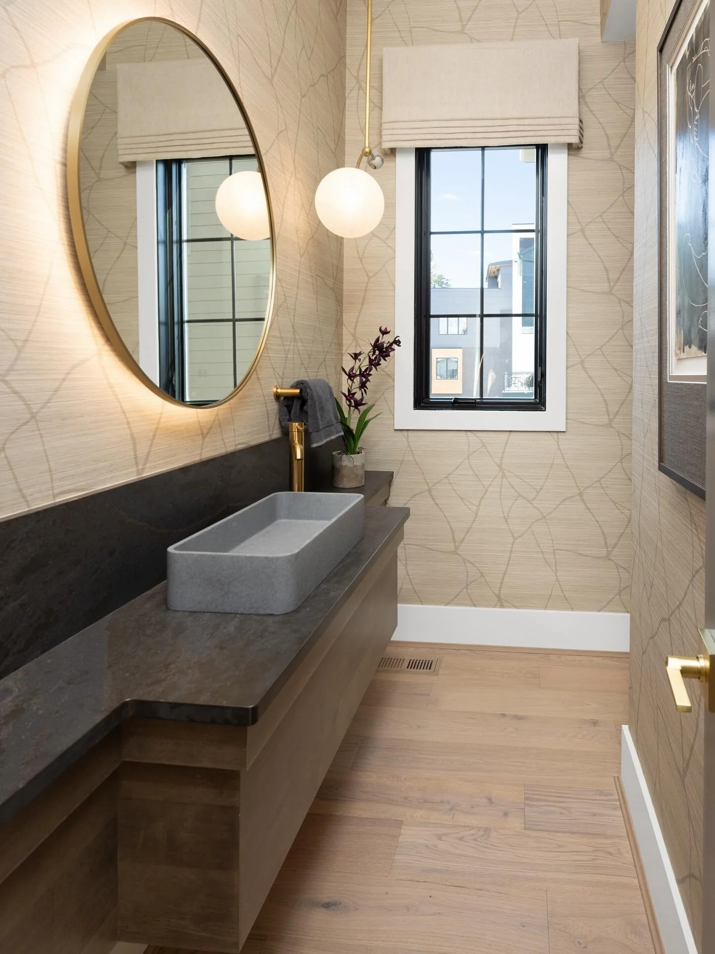 So in love with this powder room, a modern shaped cabinet + mixing dark and light tones make this powder room stand out! Great use of small space! 
.
.
.
#cincinnaticabinets #customcabinetry #powderroom #bathroomcabinets #transitionaldesign