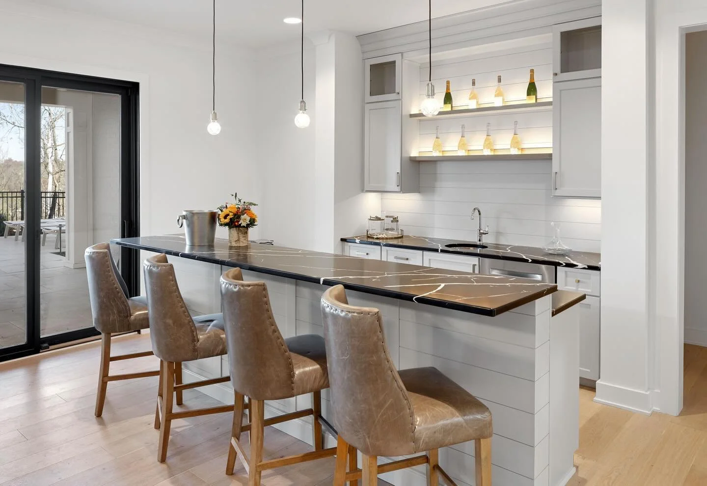 Is it happy hour yet?  Designs by Lisa Fisher and Amy Holt. π·
.
Photo by @grupenhof_photo
.
.
.
#Madisonhousecabinetry #cincinnati #designers #cincinnatidesigner #interiordesigner #cabinet #customcabinets #kitchenandbath #kitchendesign #homebar