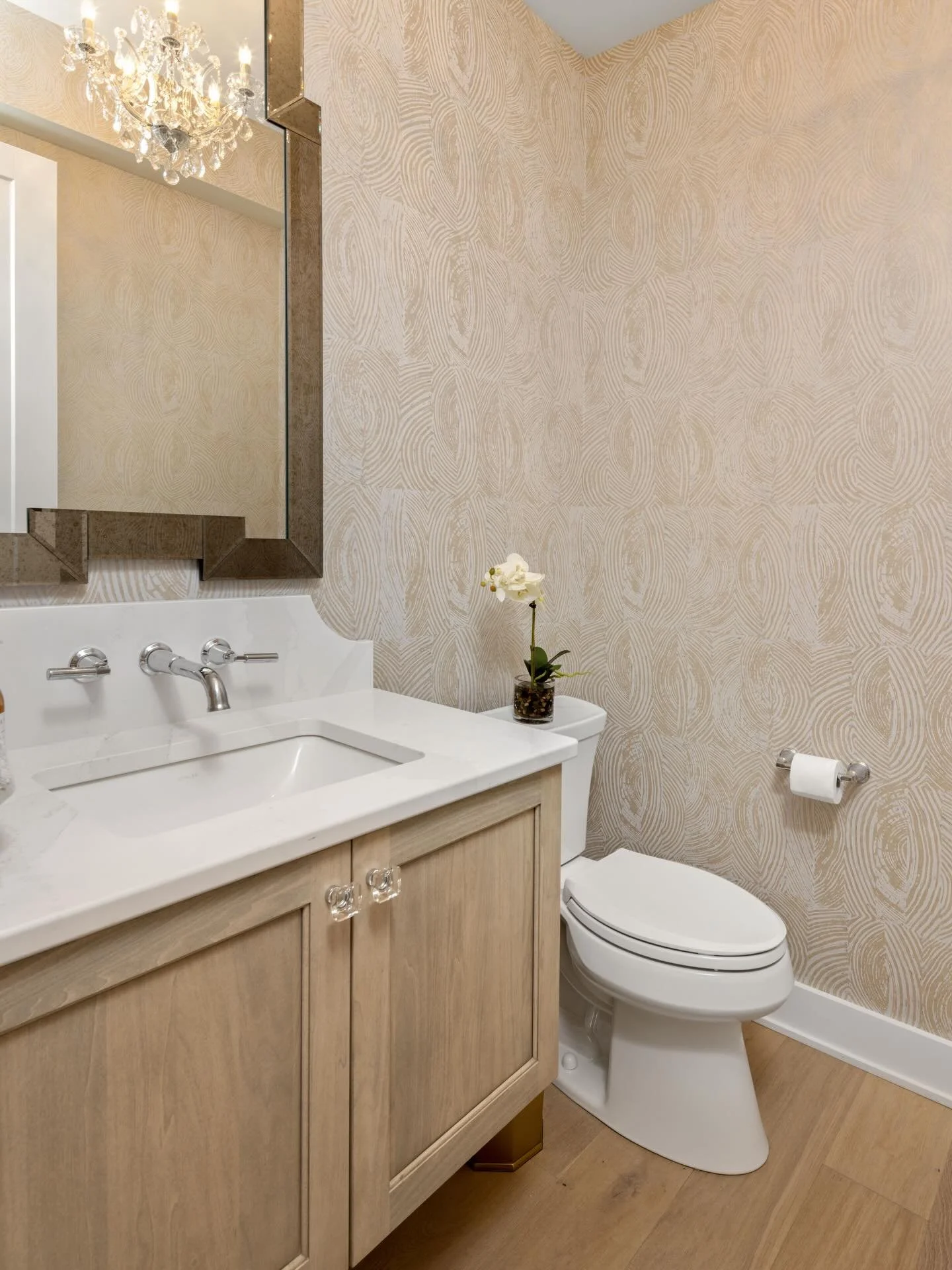 Light and warm! The most gorgeous light wood tone cabinet paired with a light textured wallpaper that makes the space so elegant! 
.
Photo by @grupenhof_photo 
.
.
.
#cincinnaticustomcabinetry #cabinetdesigner #powderroomdesign #wallpaper