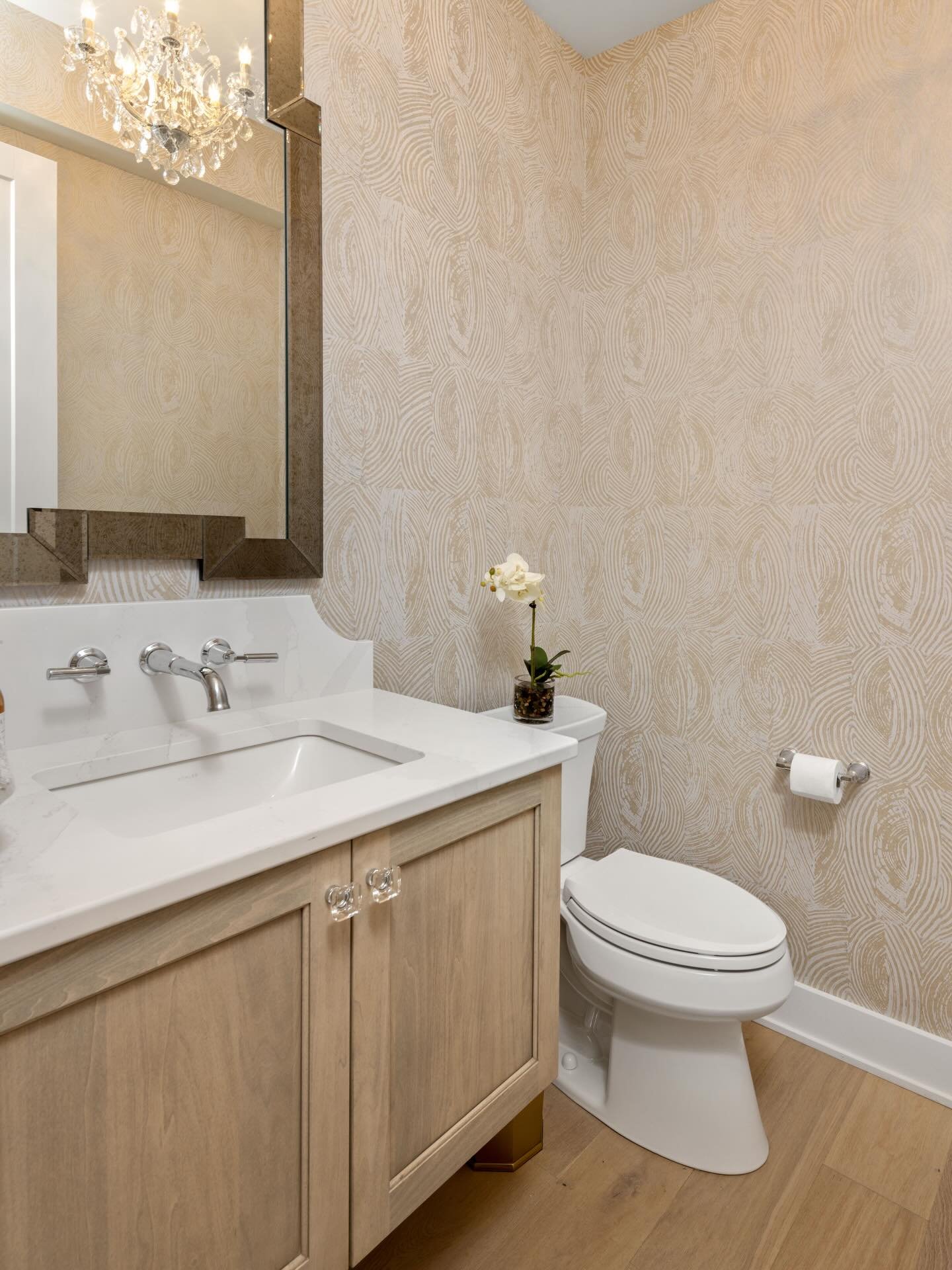 Light and warm! The most gorgeous light wood tone cabinet paired with a light textured wallpaper that makes the space so elegant! 
.
Photo by @grupenhof_photo 
.
.
.
#cincinnaticustomcabinetry #cabinetdesigner #powderroomdesign #wallpaper