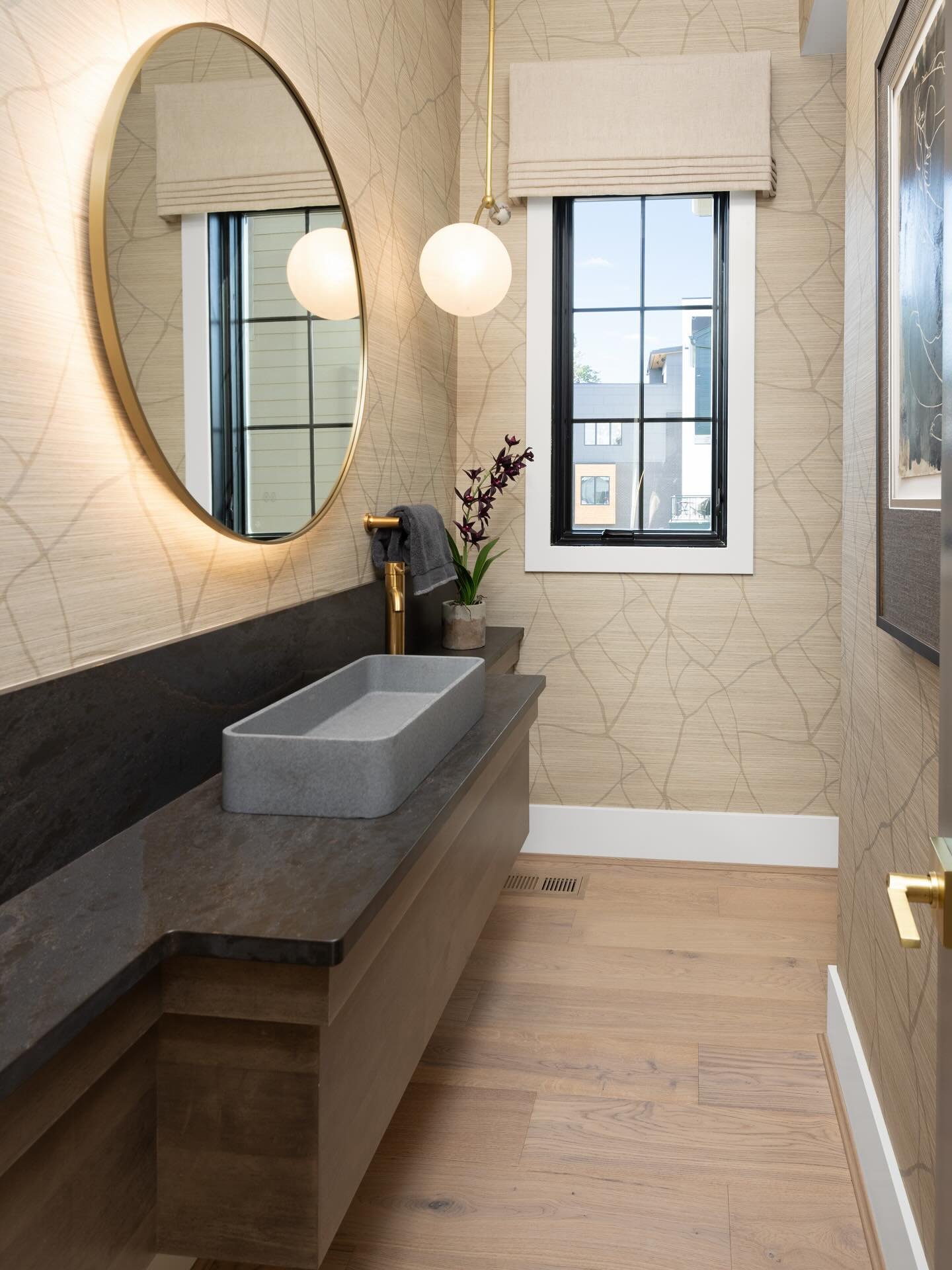 So in love with this powder room, a modern shaped cabinet + mixing dark and light tones make this powder room stand out! Great use of small space! 
.
.
.
#cincinnaticabinets #customcabinetry #powderroom #bathroomcabinets #transitionaldesign