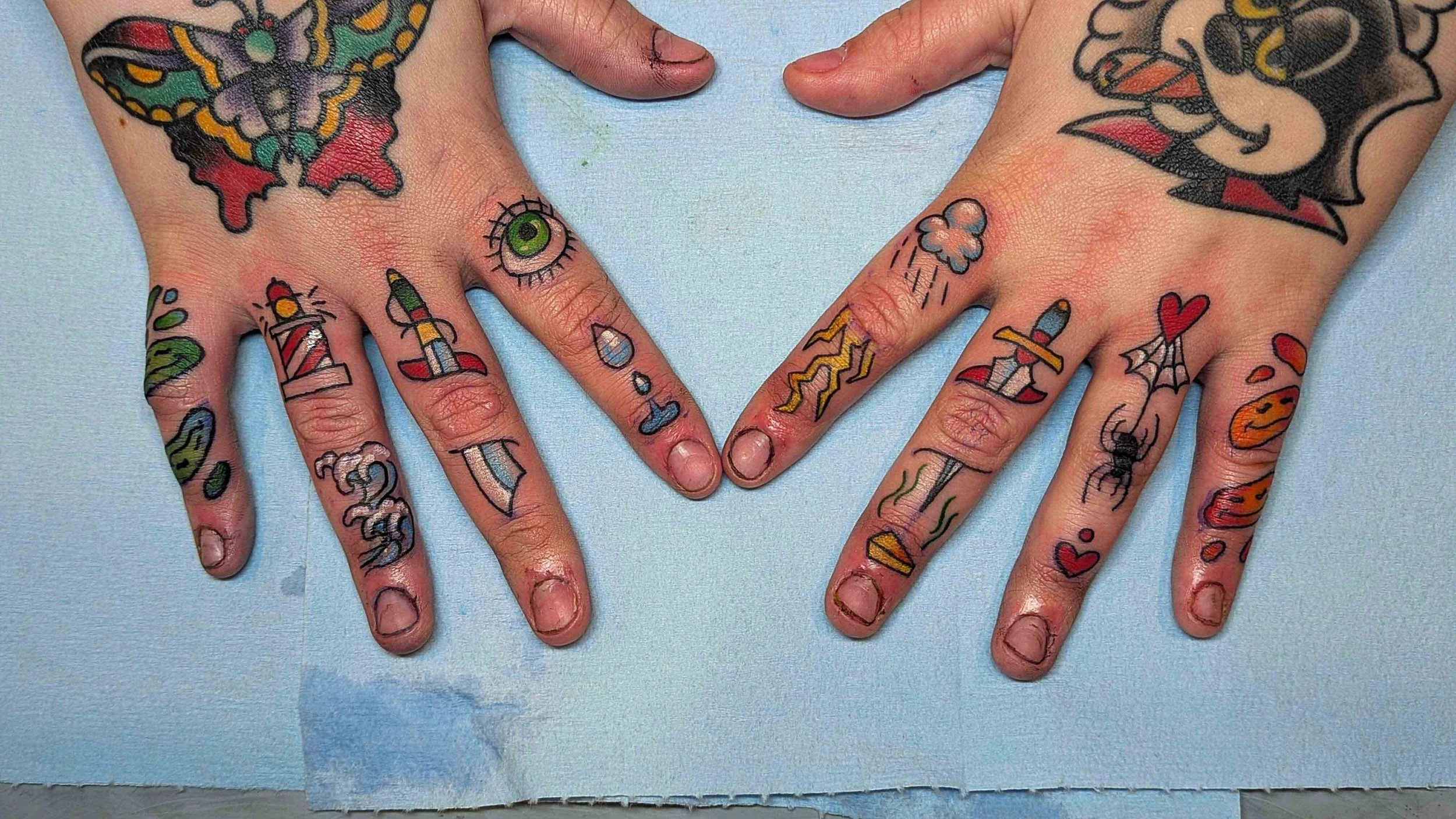 MrVick_AmericanTraditional_KnuckleTattoos.jpg
