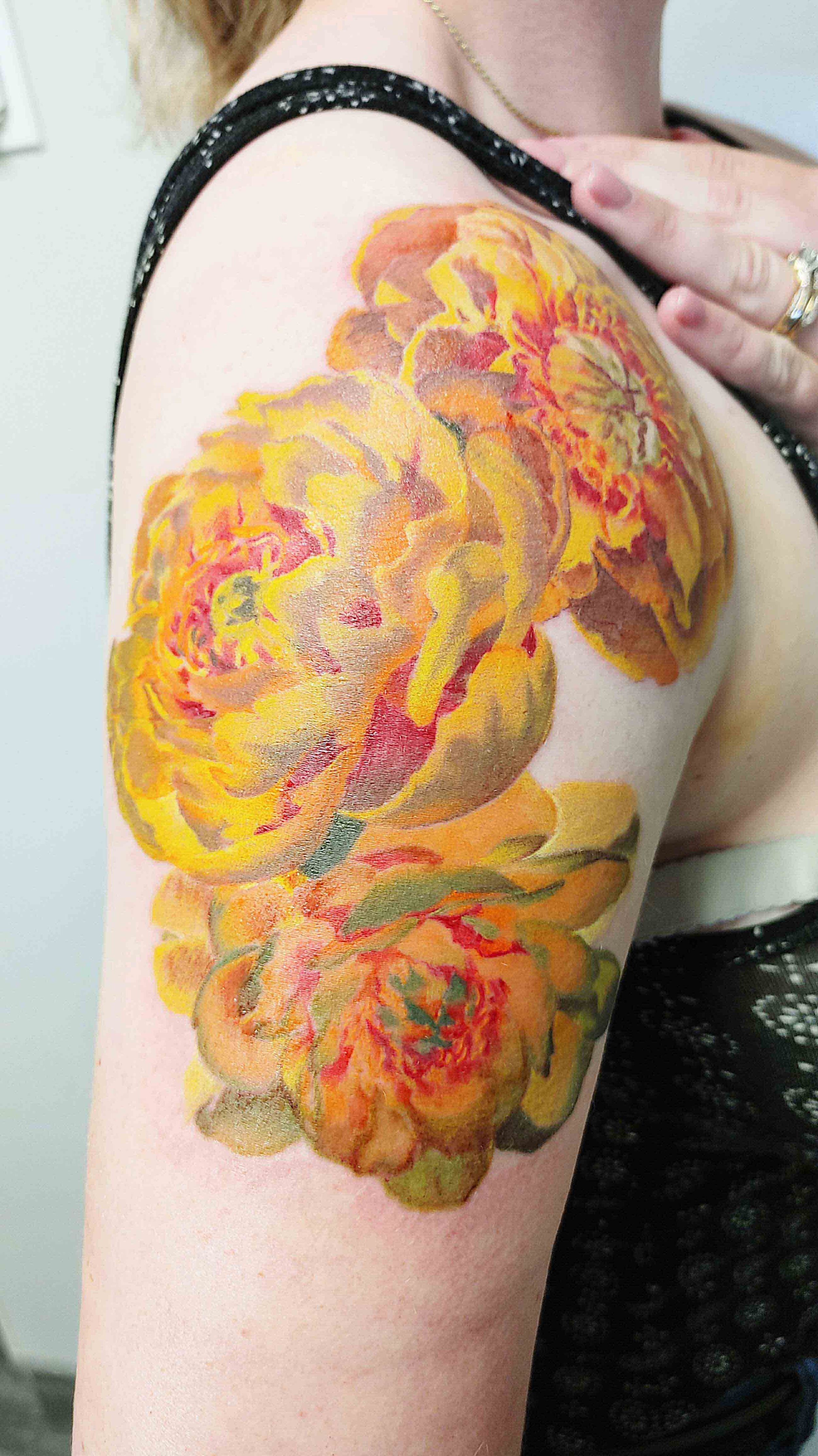 MrVick_ColorRealism_Yellow_Peonies_Shoulder.jpg