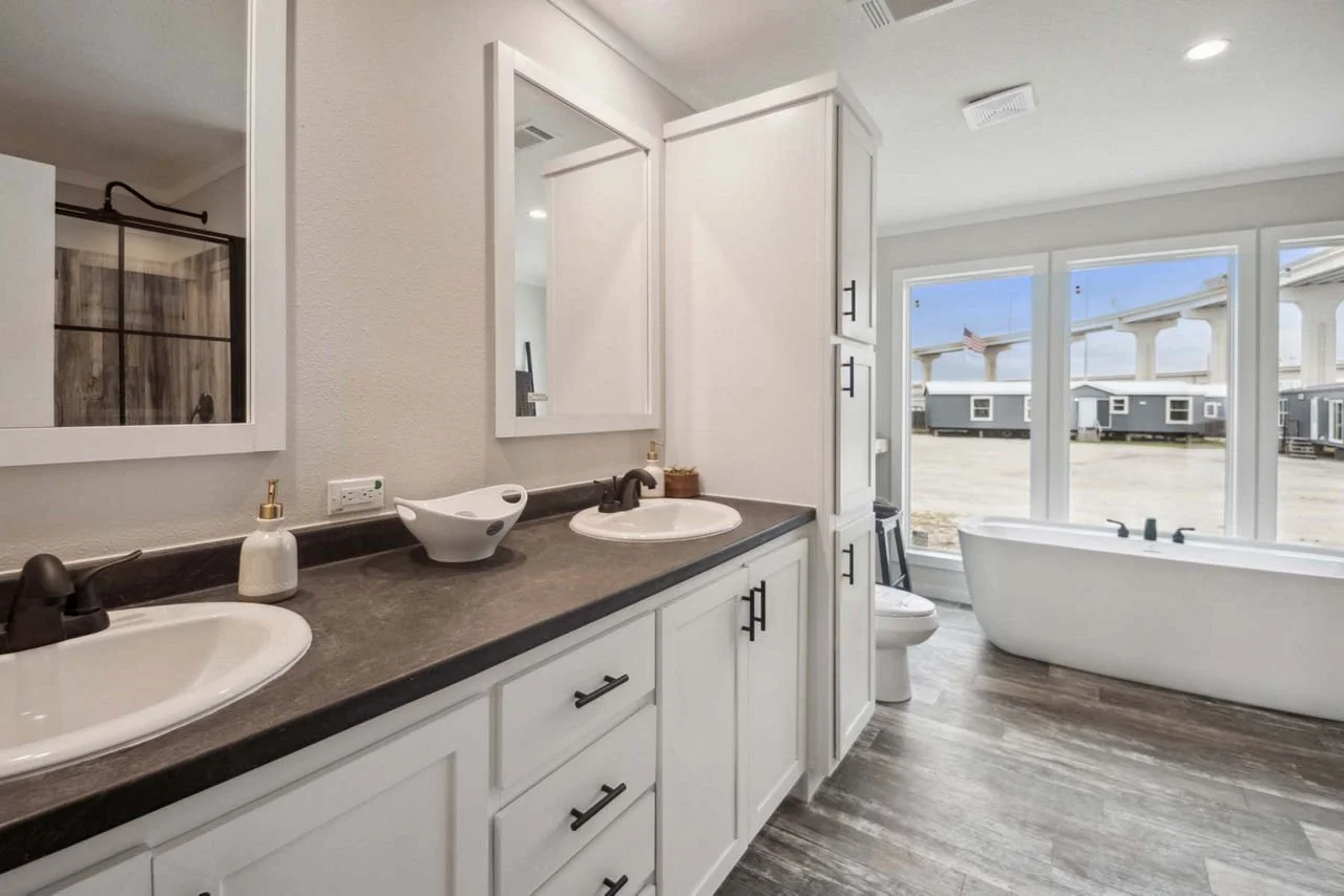 TheDesire Primary Bath (1).jpg