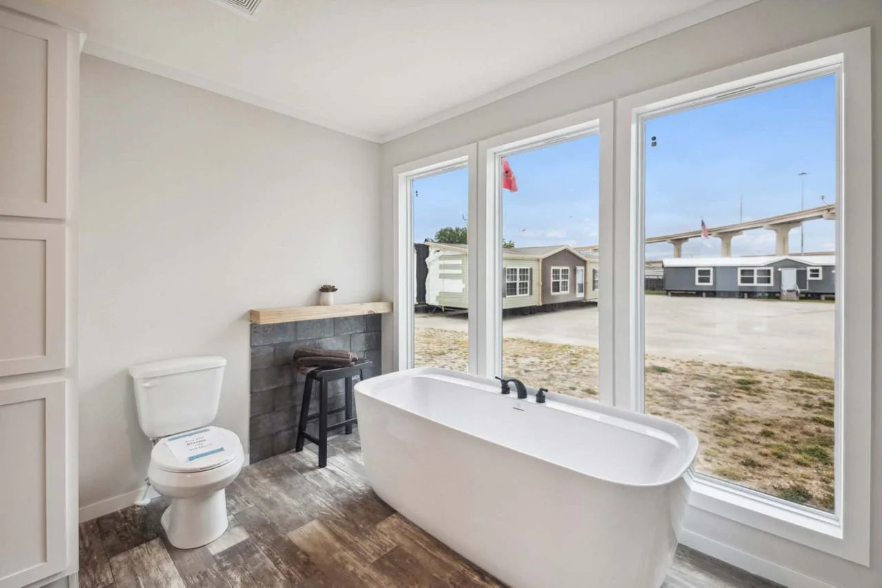 TheDesire Primary Bath (2).jpg