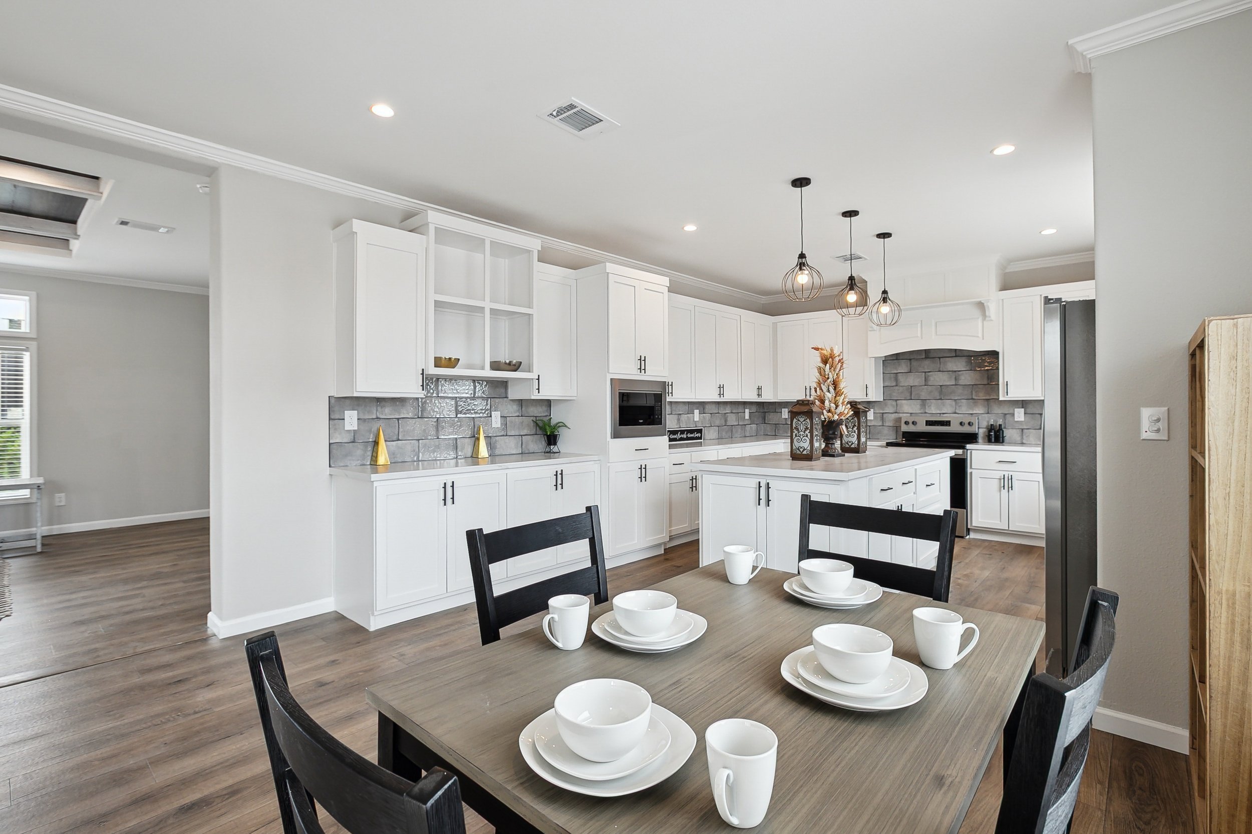 110-innovation-3276aa-dining-area-3.jpg