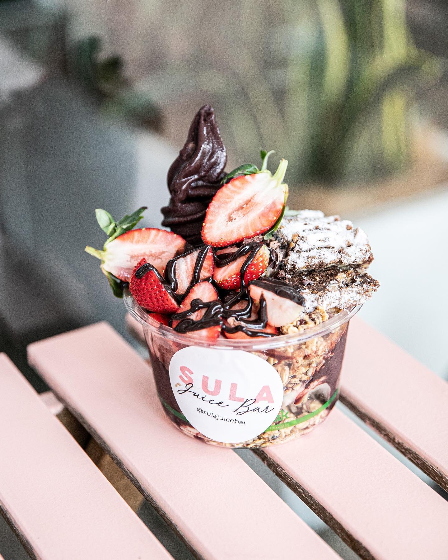 The cold weather shouldn&rsquo;t stop the craving of our a&ccedil;ai bowls 🤤🤤
______
Come and create your own delicious bowl with our &lsquo;build your own&rsquo; a&ccedil;ai bowls!