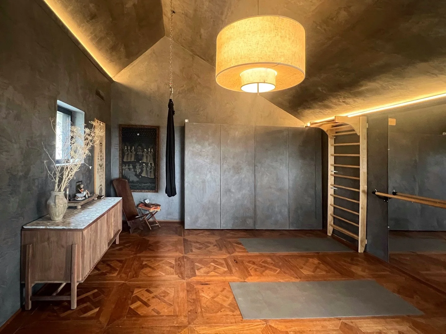 Studio update: I finally finished the plasterwork on the new armadio storage unit we had custom-made for the space. I&rsquo;ve set up the room now and am so happy with how it&rsquo;s turned out. It&rsquo;s a pleasure each morning to use this room as 