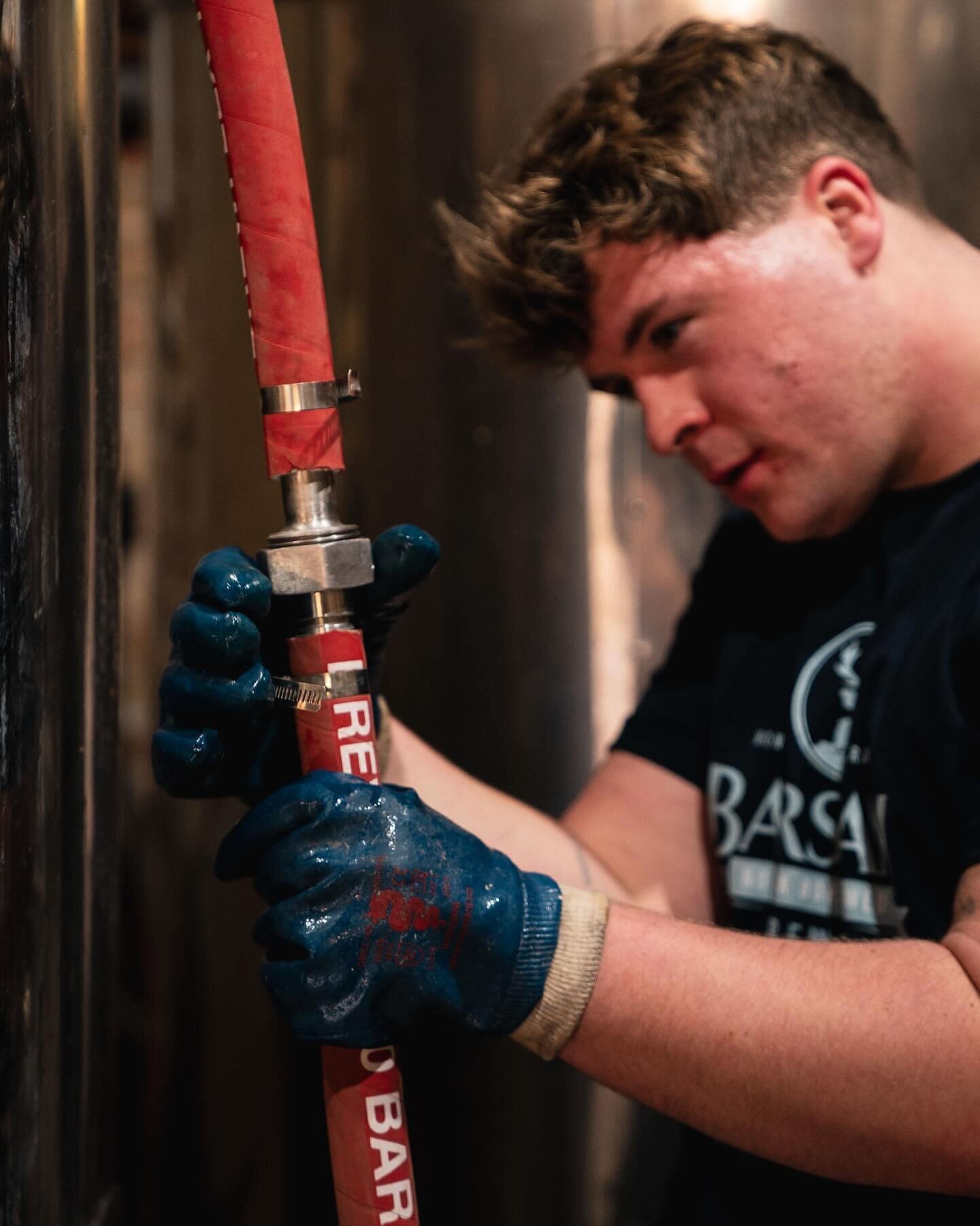 Find someone that looks at you the way Hamish looks at his pipes! 

Getting ready to brew something new - the brewers have shown passion, determination and patience with the project. Update is pending!&hellip;🍺🍺

#barshambrewery #norfolkbornandbrew