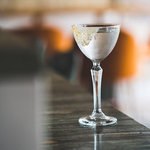 Our Clara Margarita, with homemade citron confit powdered rim, will be featured on our re-opening menu alongside new additions! We can&rsquo;t wait for you to try them 😋 
See you on the 23rd 🥰 !!
🍸@hortenciel_billy 📸 @pics_by_joris