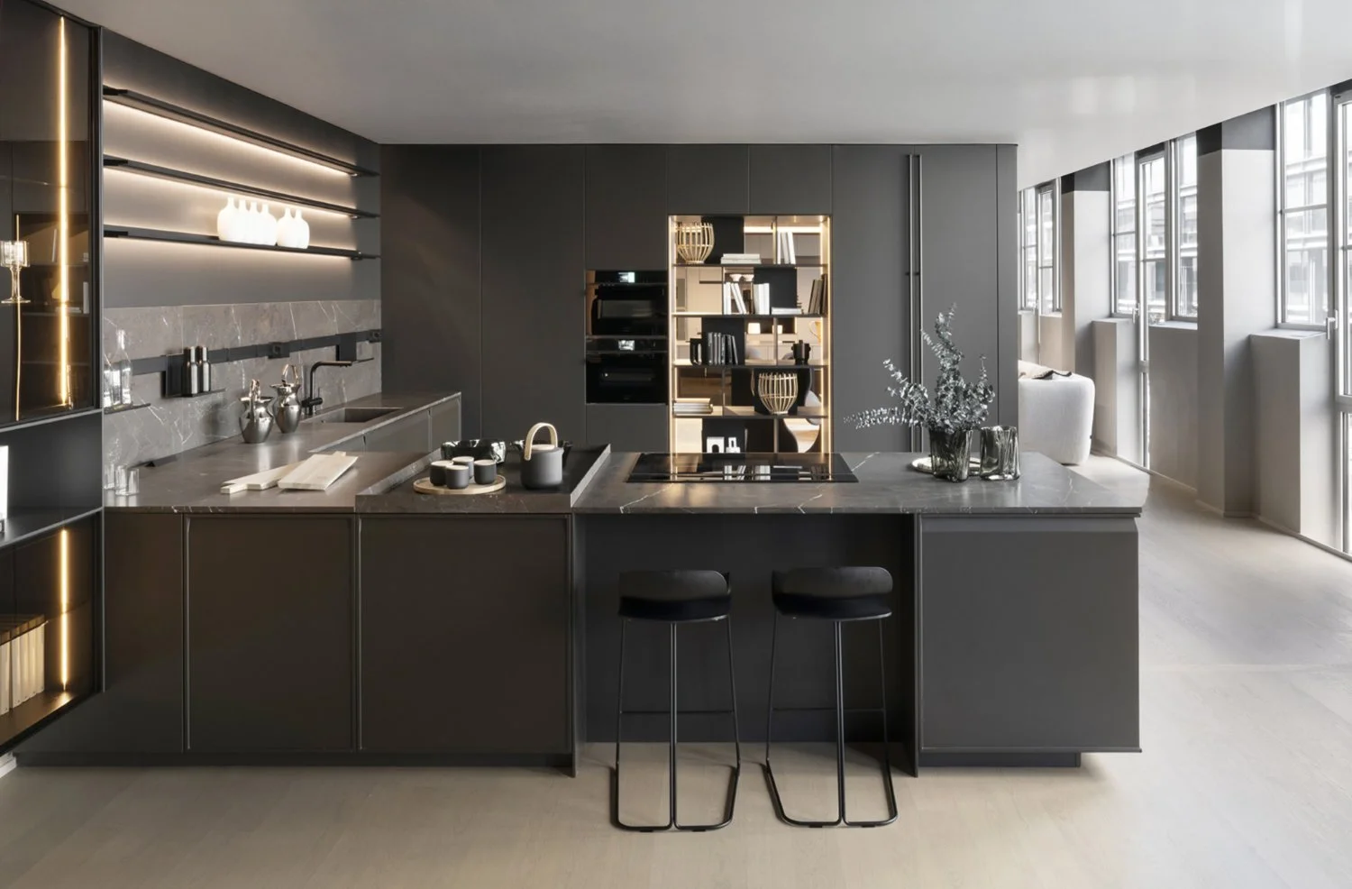 Arrital AK 07 Kitchen with dark cabinetry and worktops