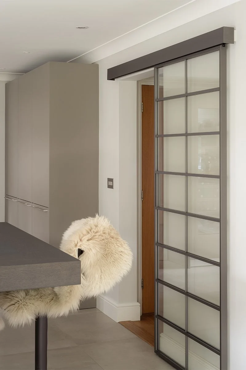 Rimadesio Soho Door sliding doors in a modern kitchen