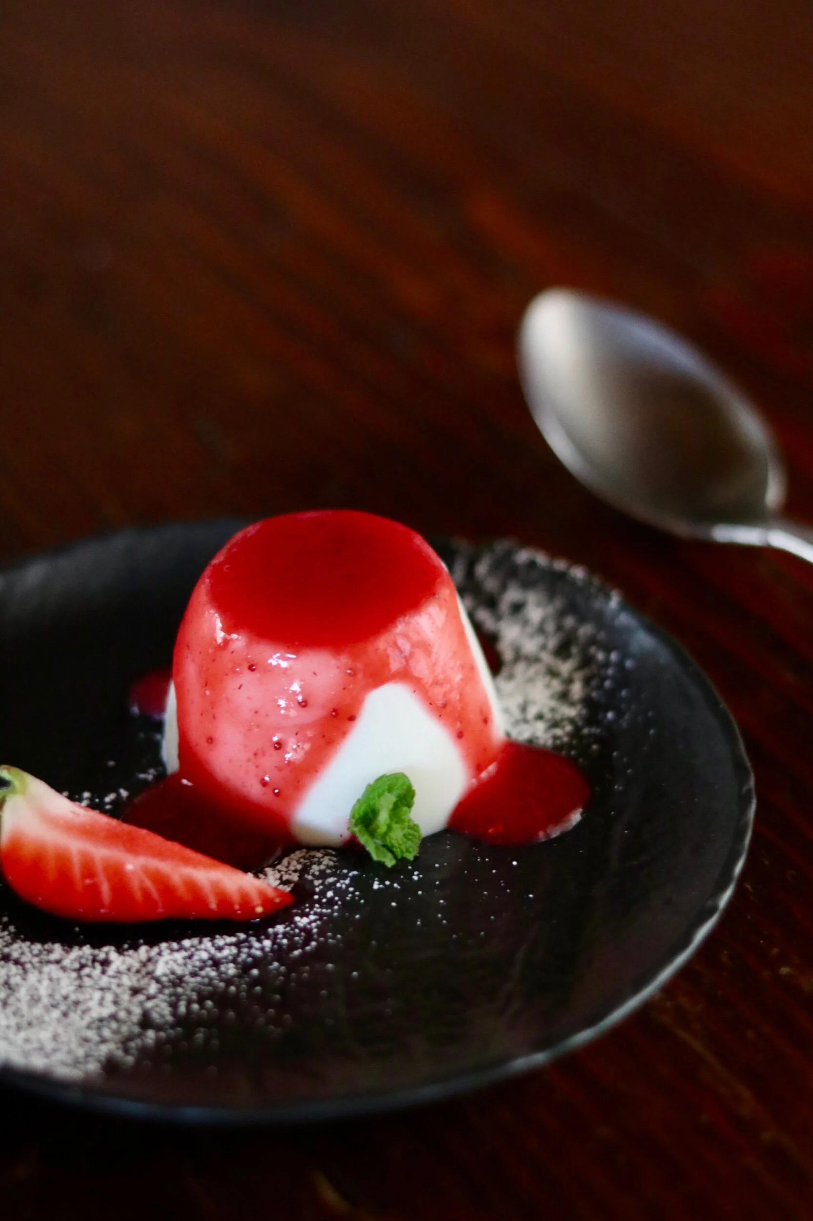 Panna cotta leggera con salsa alle fragole