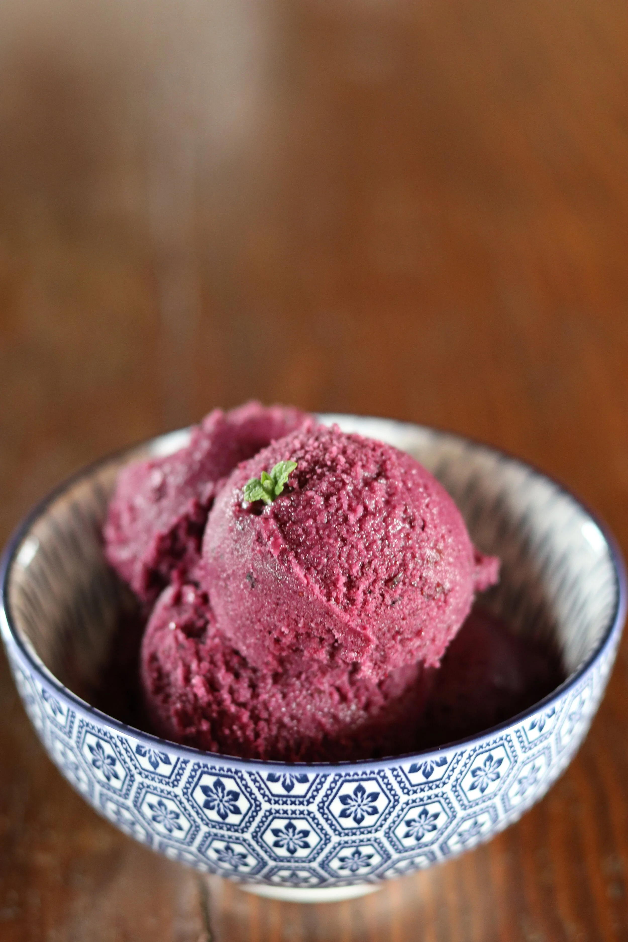 Gelato al mirtillo e gelato al pistacchio