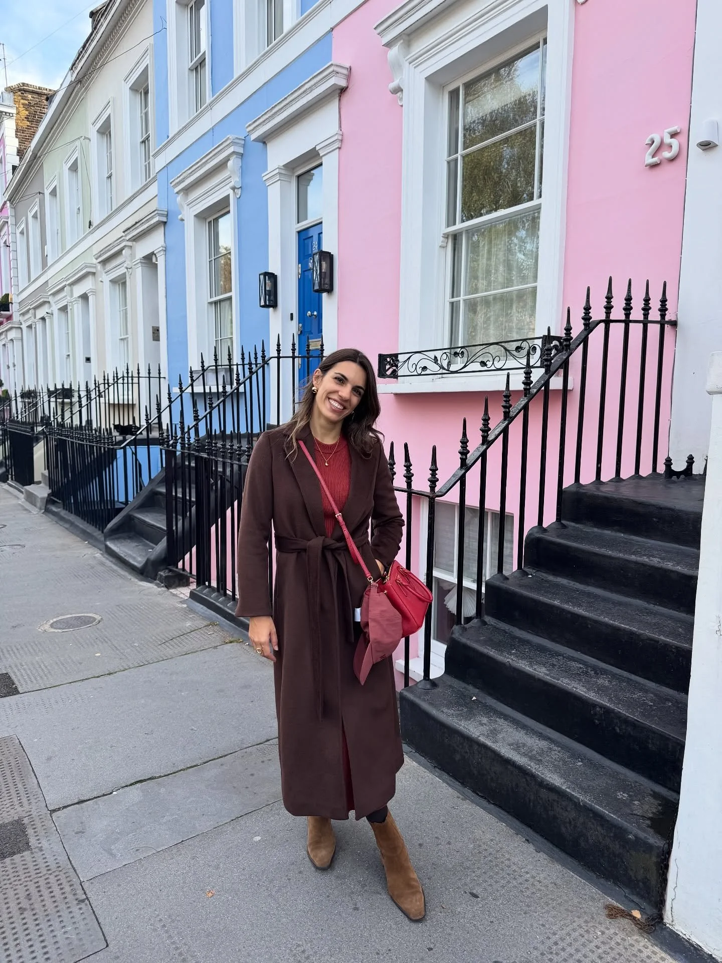 Photo dump in Notting Hill 🩷🩵
C&rsquo;&egrave; chi canta &lsquo;when you say nothing at all&rsquo; camminando in questo quartiere e chi mente 🙃 Da buona romanticona quale sono io cantavo sempre.
Stupendo, merita una tappa indubbiamente.
Qui casett