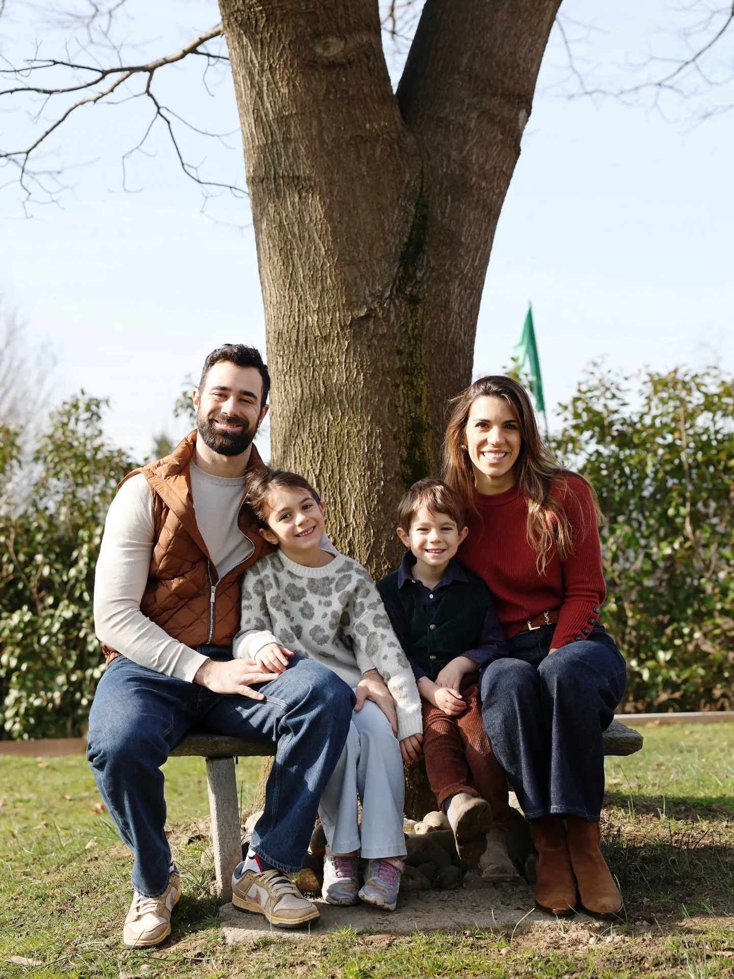 E la tradizione continua&hellip; con il marito questa volta 😂

#familyportrait
#tradizioni