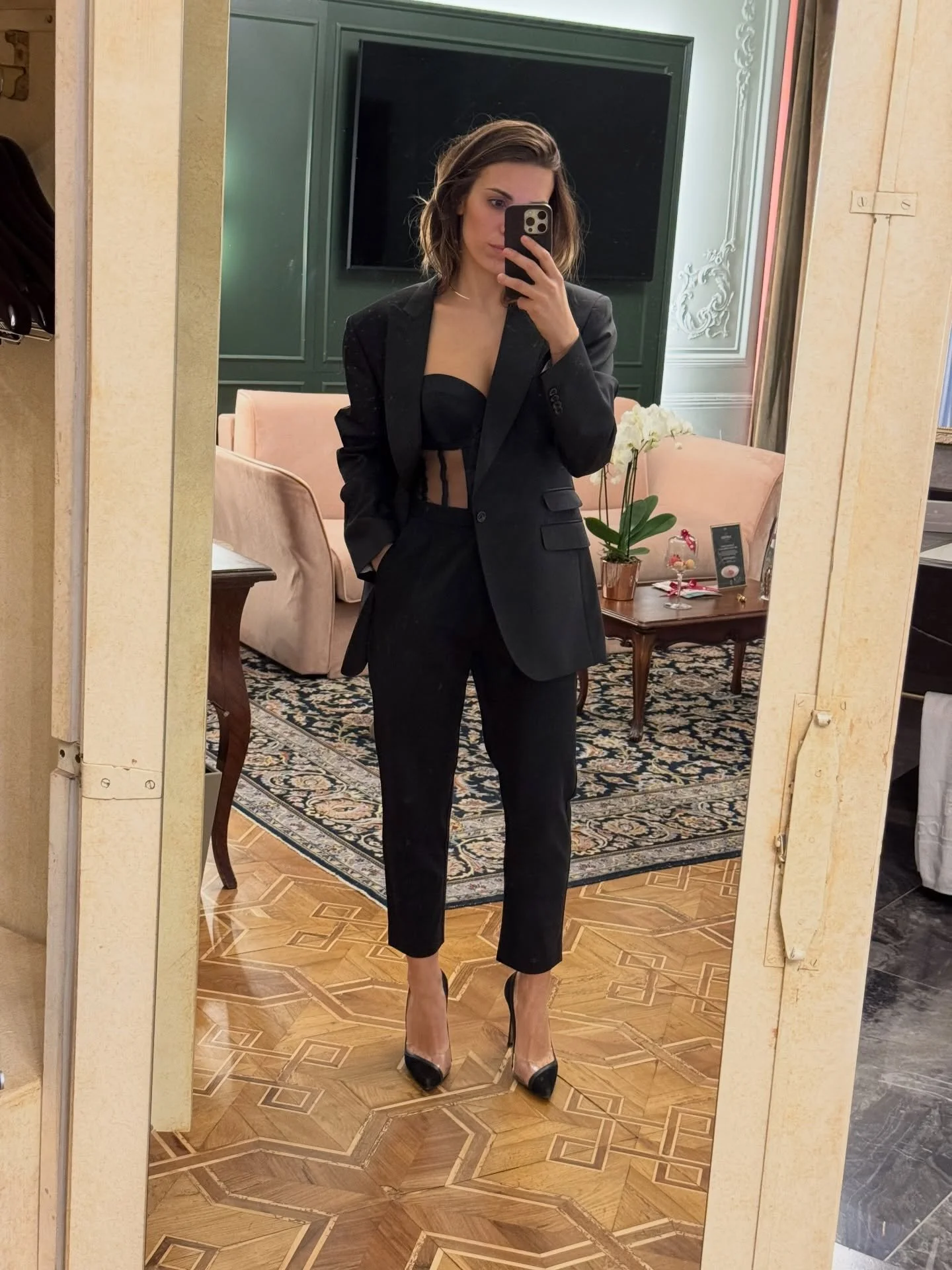 Stacca la spina 

Crea fIori di carta 
Assaggia le squisite novit&agrave; di pastiglie Leone
Goditi una camera mozzafiato 
Cena con un gruppo di ragazze che ti insegnano ad usare MATCHARE e DRENANTE nella vita quotidiana 
Fai una colazione con calma 