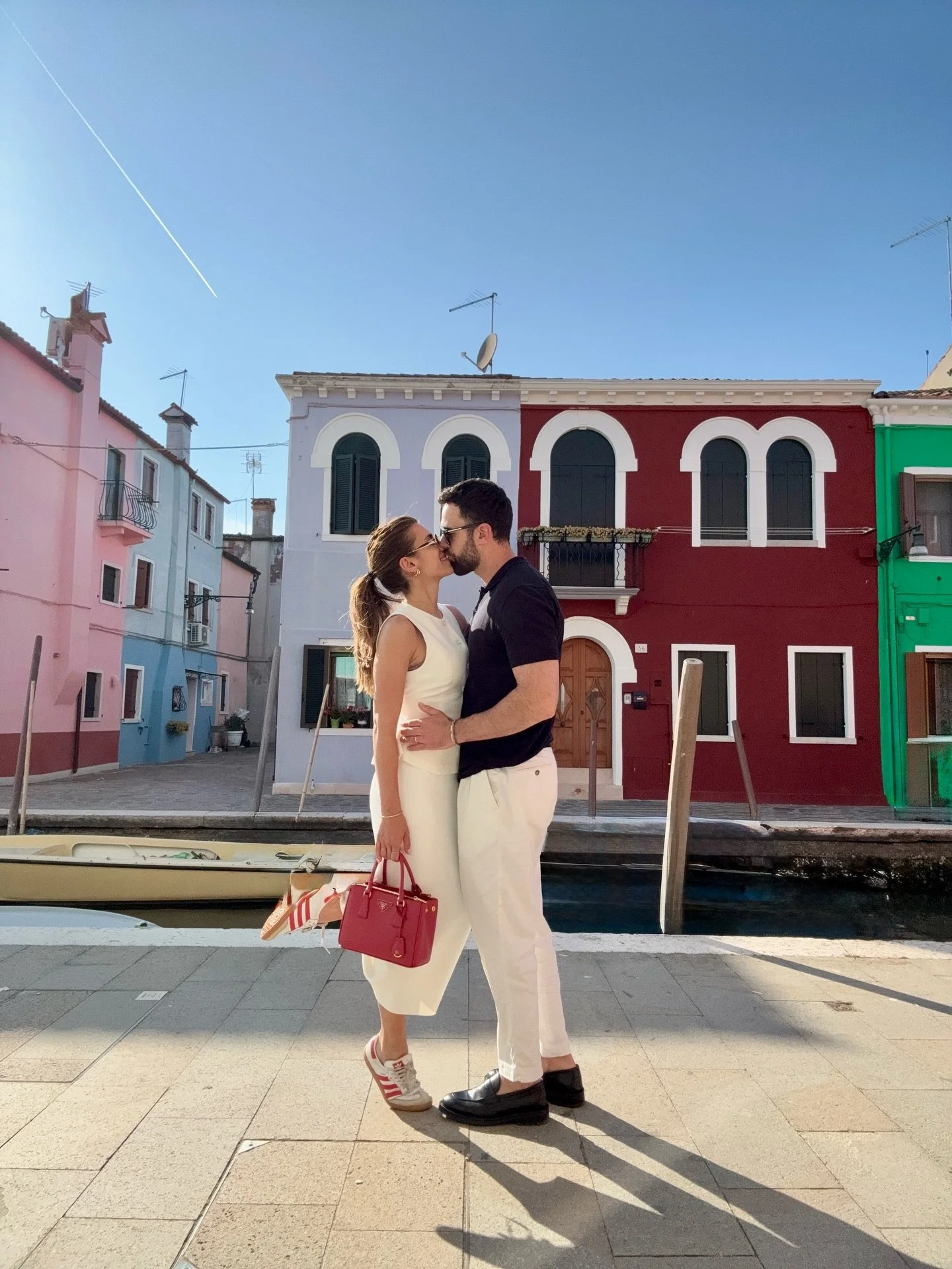 la mia prima volta a Burano e 
La mia prima volta al Venissa 💫 

Potrei dirvi che Burano sembra un set cinematografico da quanto &egrave; bellina 🥰
Il Venissa &egrave; un luogo unico che ti fa vivere la laguna in ogni sua sfumatura di gusto 
Chiara