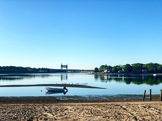 Another early morning walk produces another early morning picture. .
.
.
#catalina30 #sunrise #sunrisephotography #buttermilkbay #buzzardsbay #iphonexs #panoramic #panoramicview #breakthemold #mondaymotivation #mondaymorning #newday #sailingixion #ga